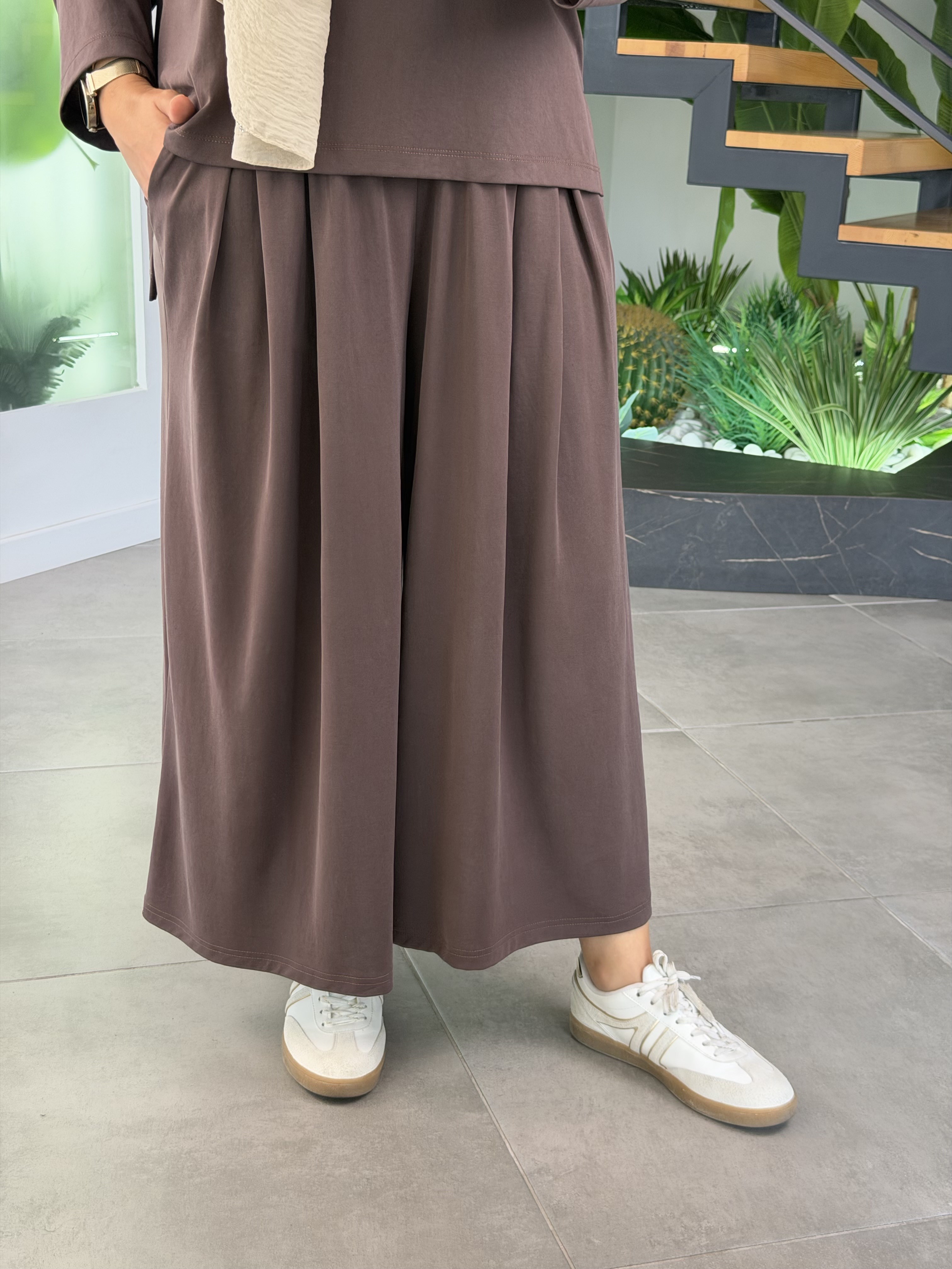 Kahve Renk Beli Lastikli Ve Bağcıklı Pantolon Etek