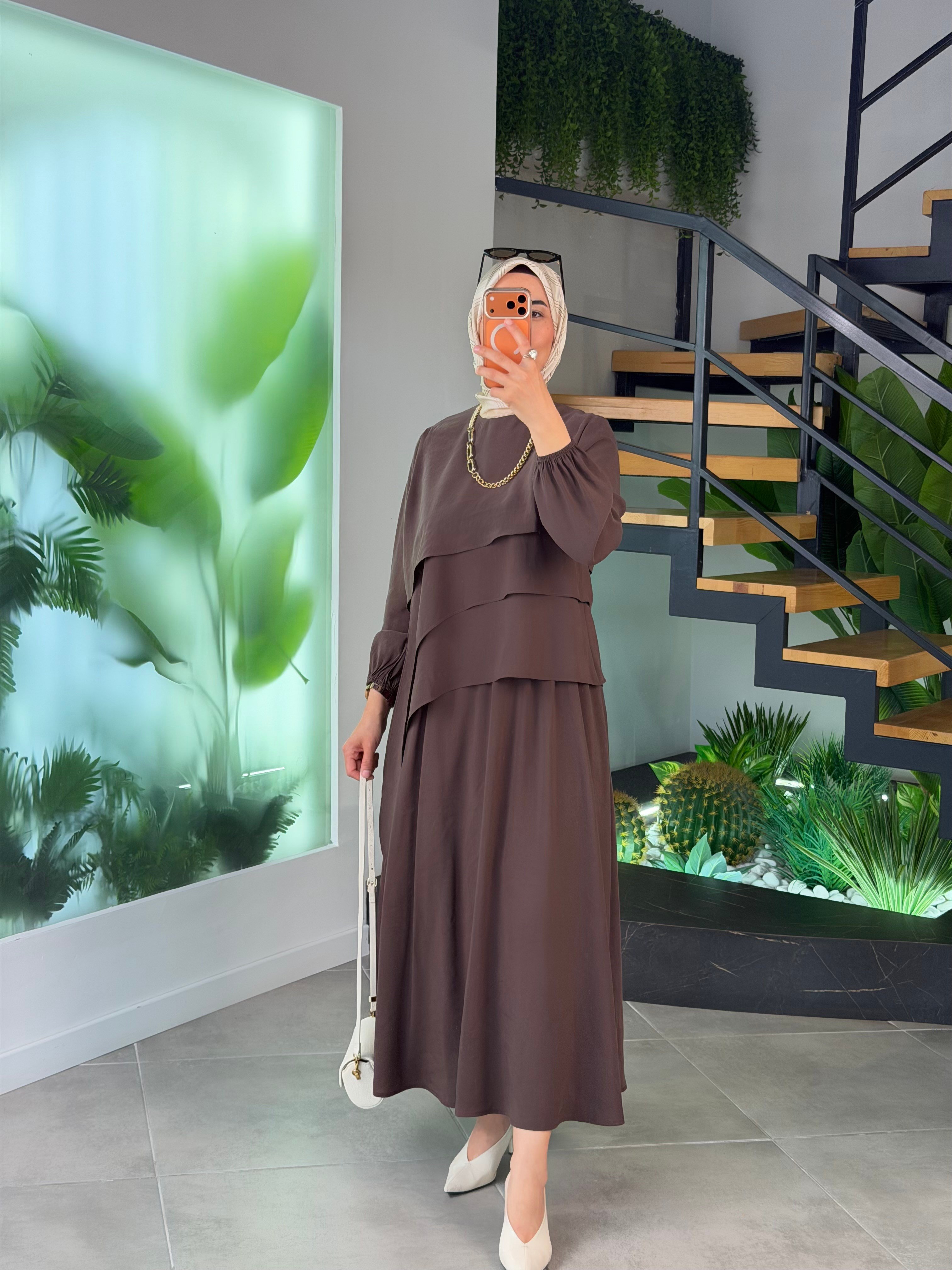 Kahve Renk Bluzu Asimetrik Kesim Etekli Takım