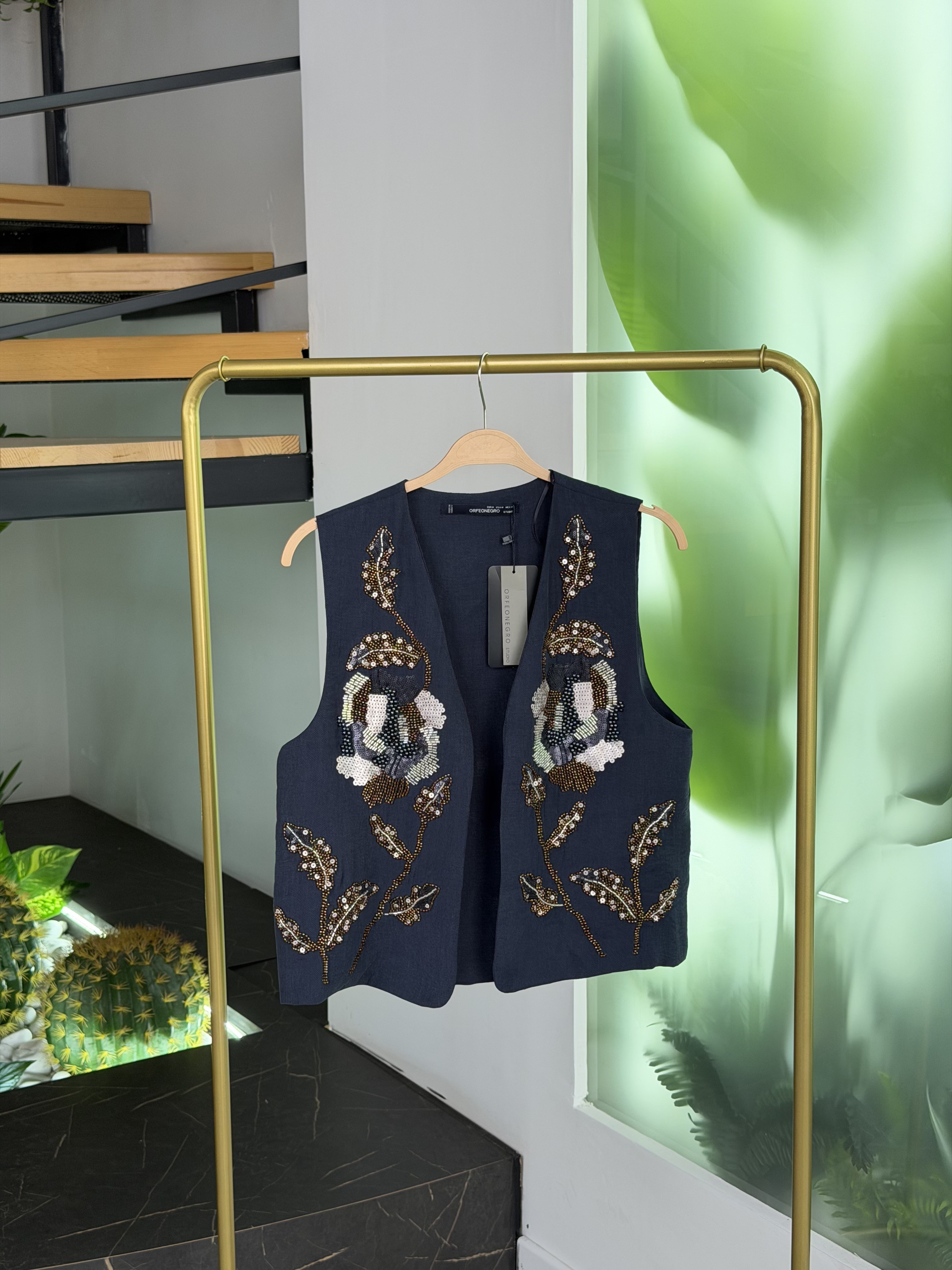 Lacivert Renk Boncuk Ve Pulet İşlemeli Yelek