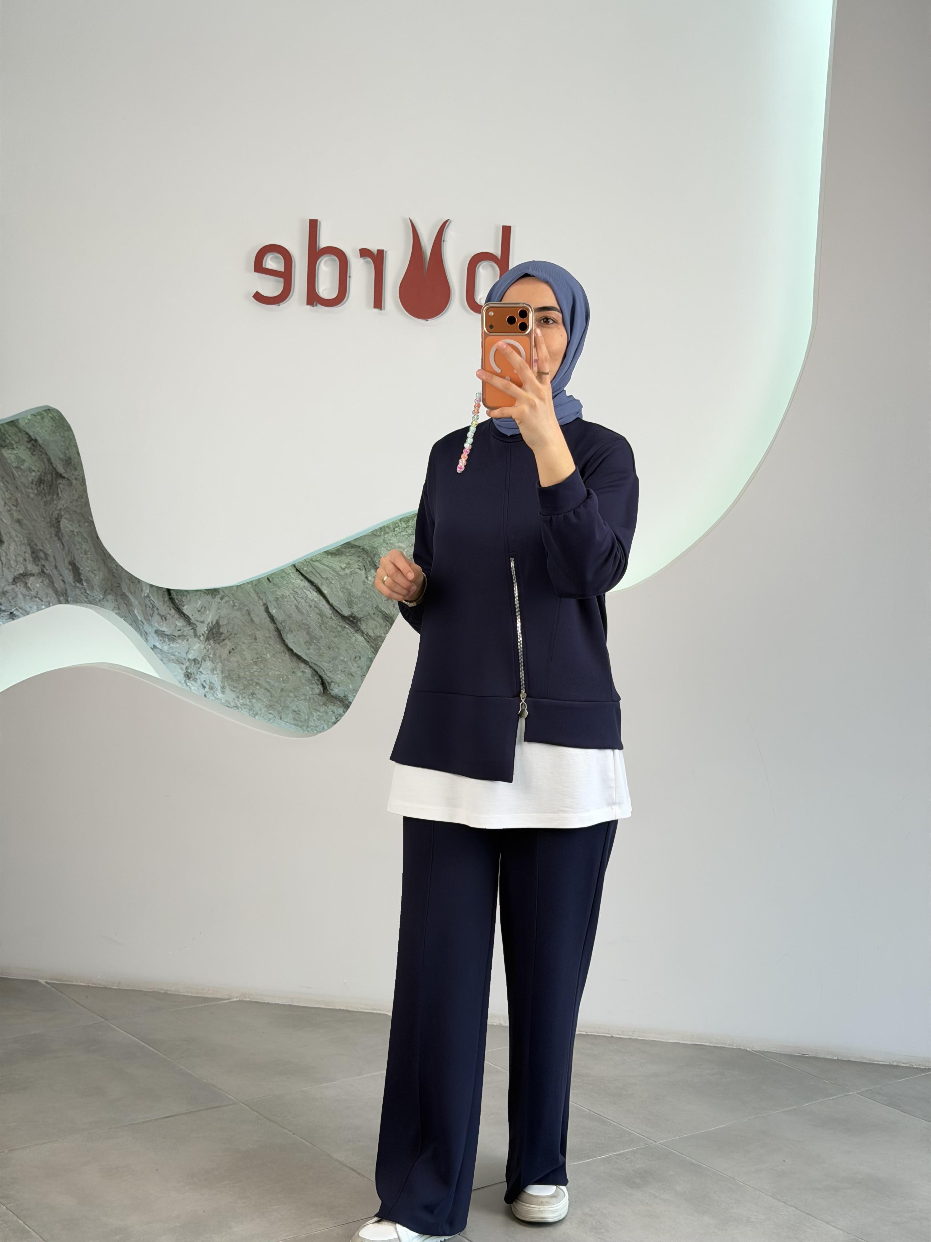 Lacivert Renk Fermuar Detaylı Pantolonlu Takım