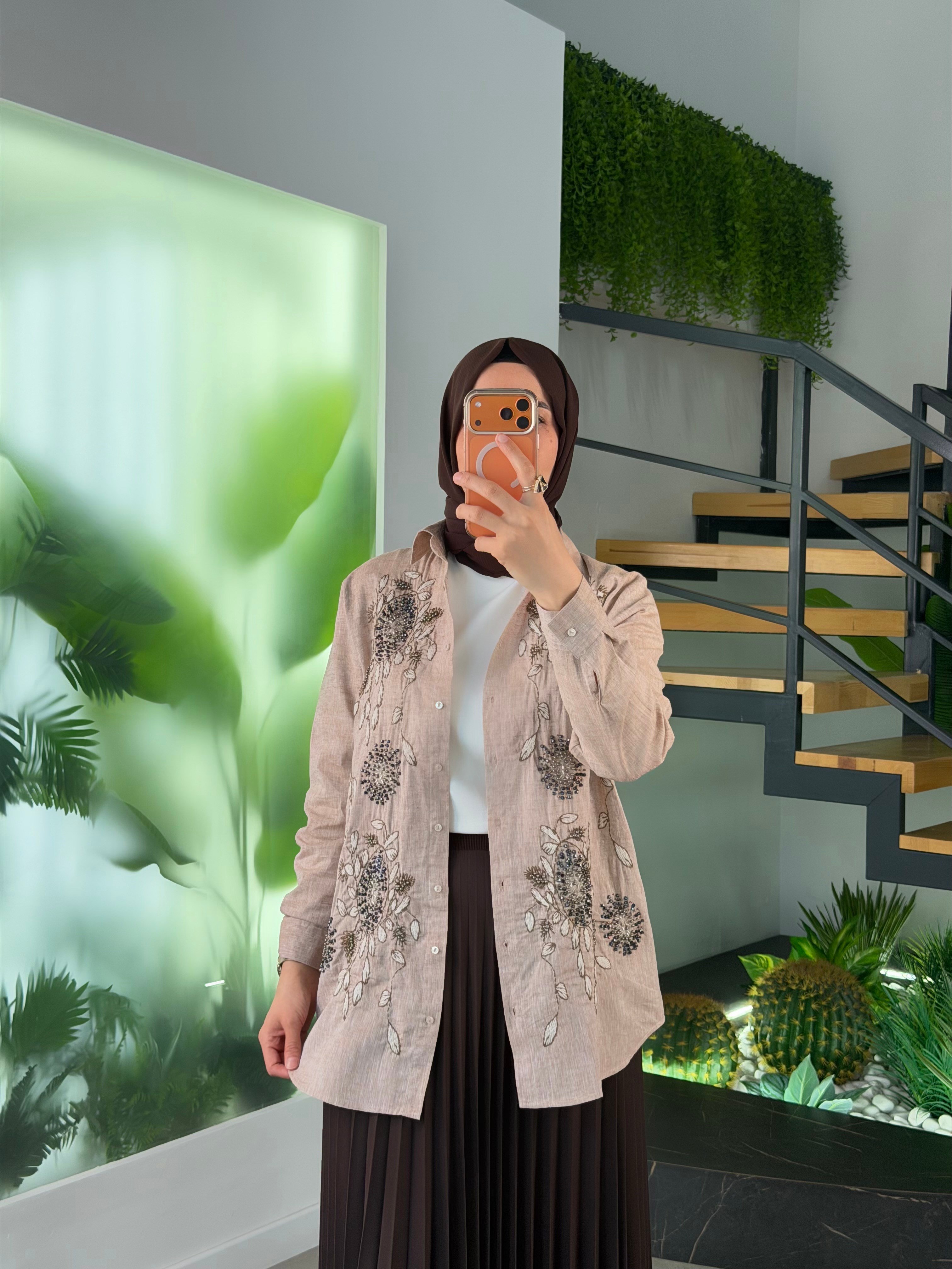 Latte Renk Nakış Ve Boncuk İşlemeli Gömlek