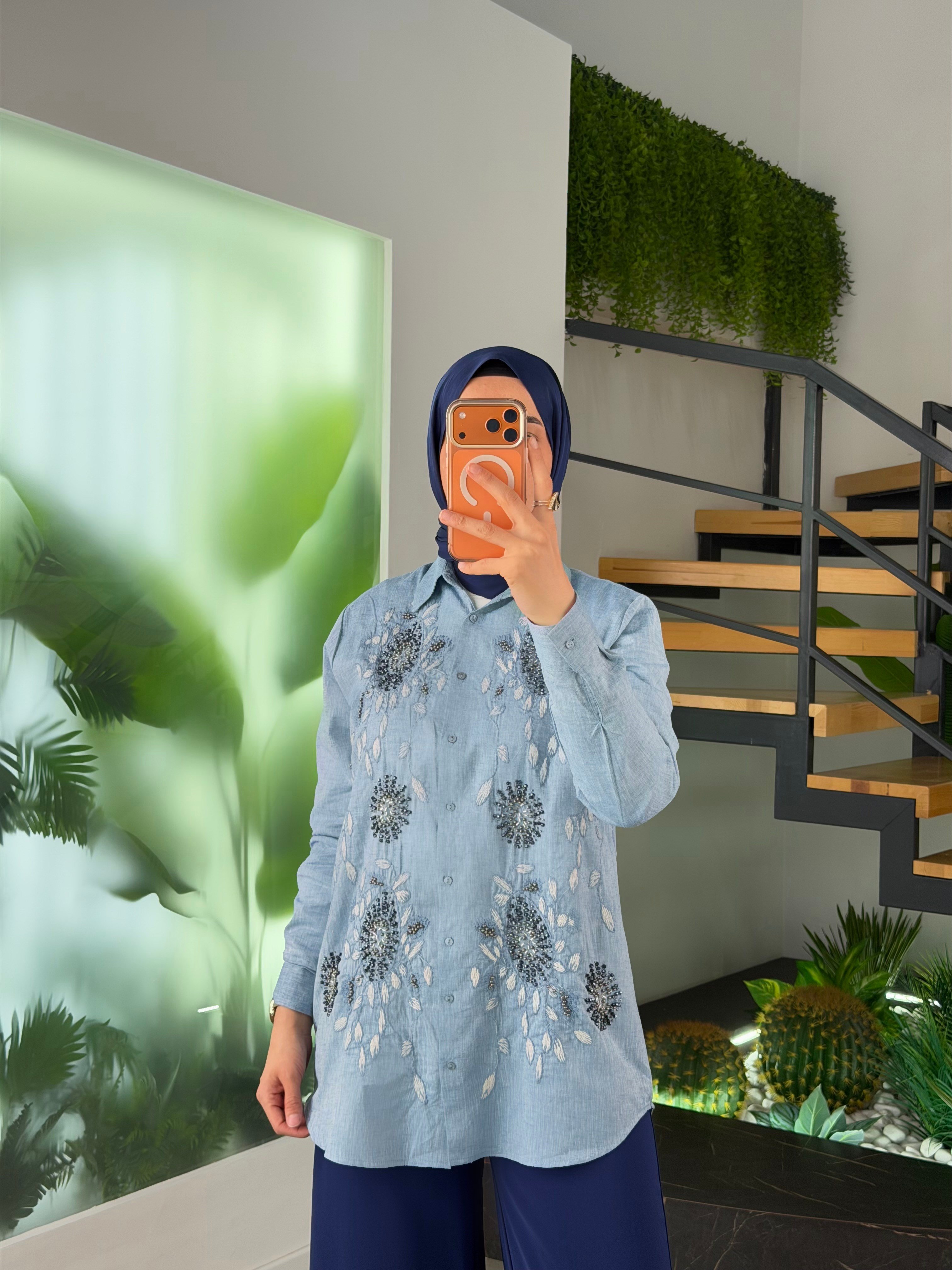 Mavi Renk Nakış Ve Boncuk İşlemeli Gömlek