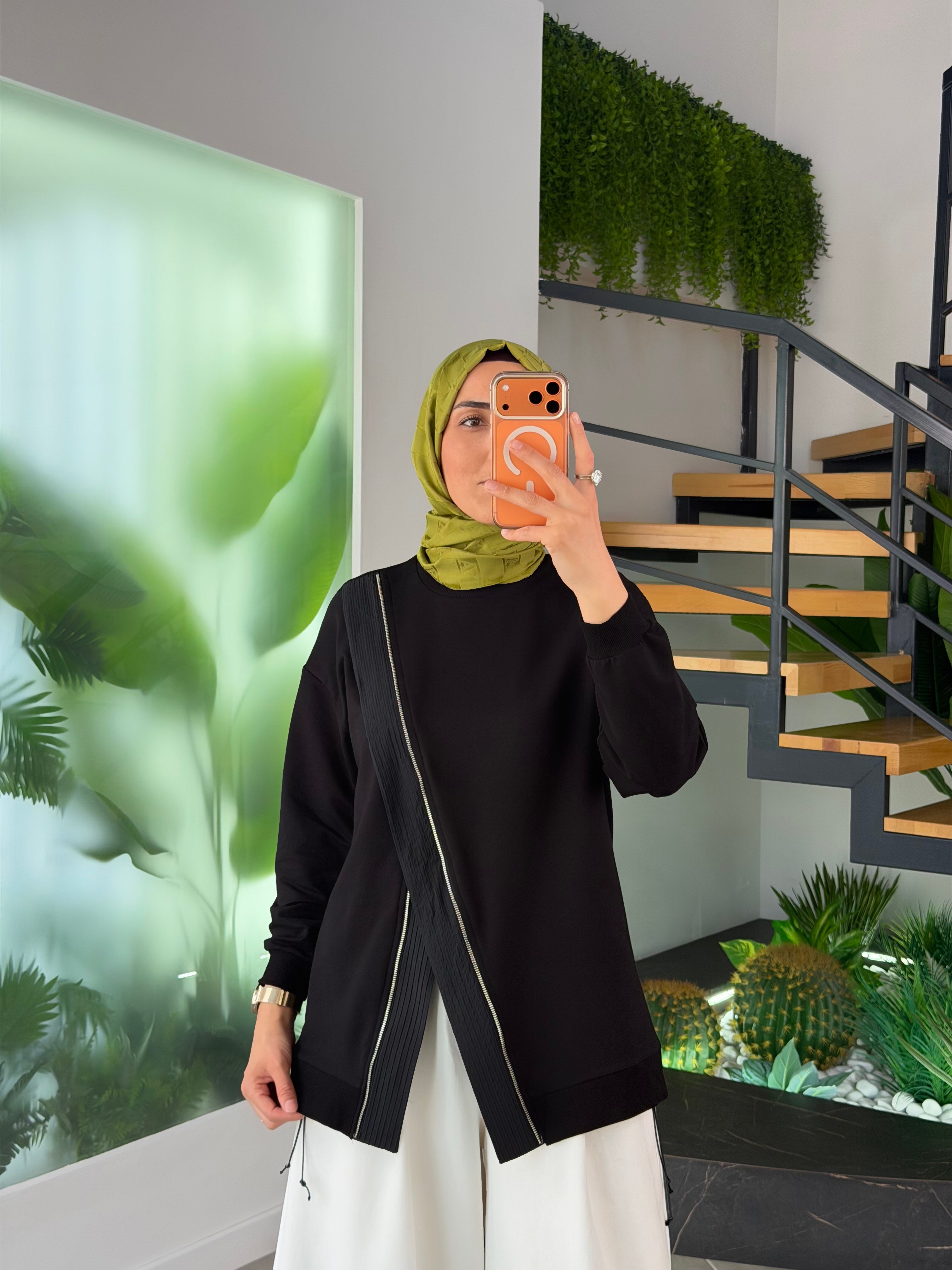 Siyah Renk Fermuar Detaylı Sweatshırt