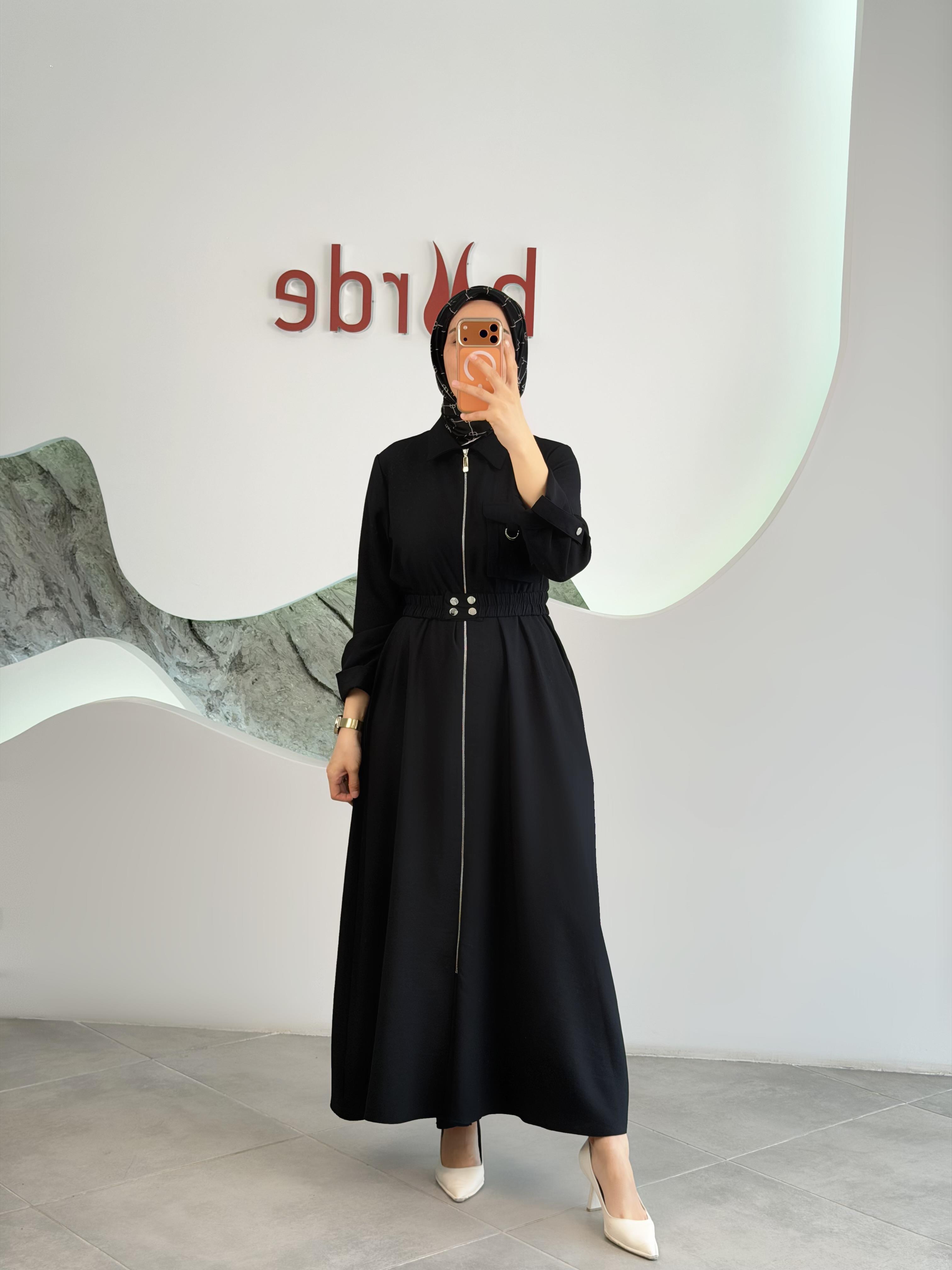 Siyah Renk Fermuarlı Kolları Apoletli Elbise