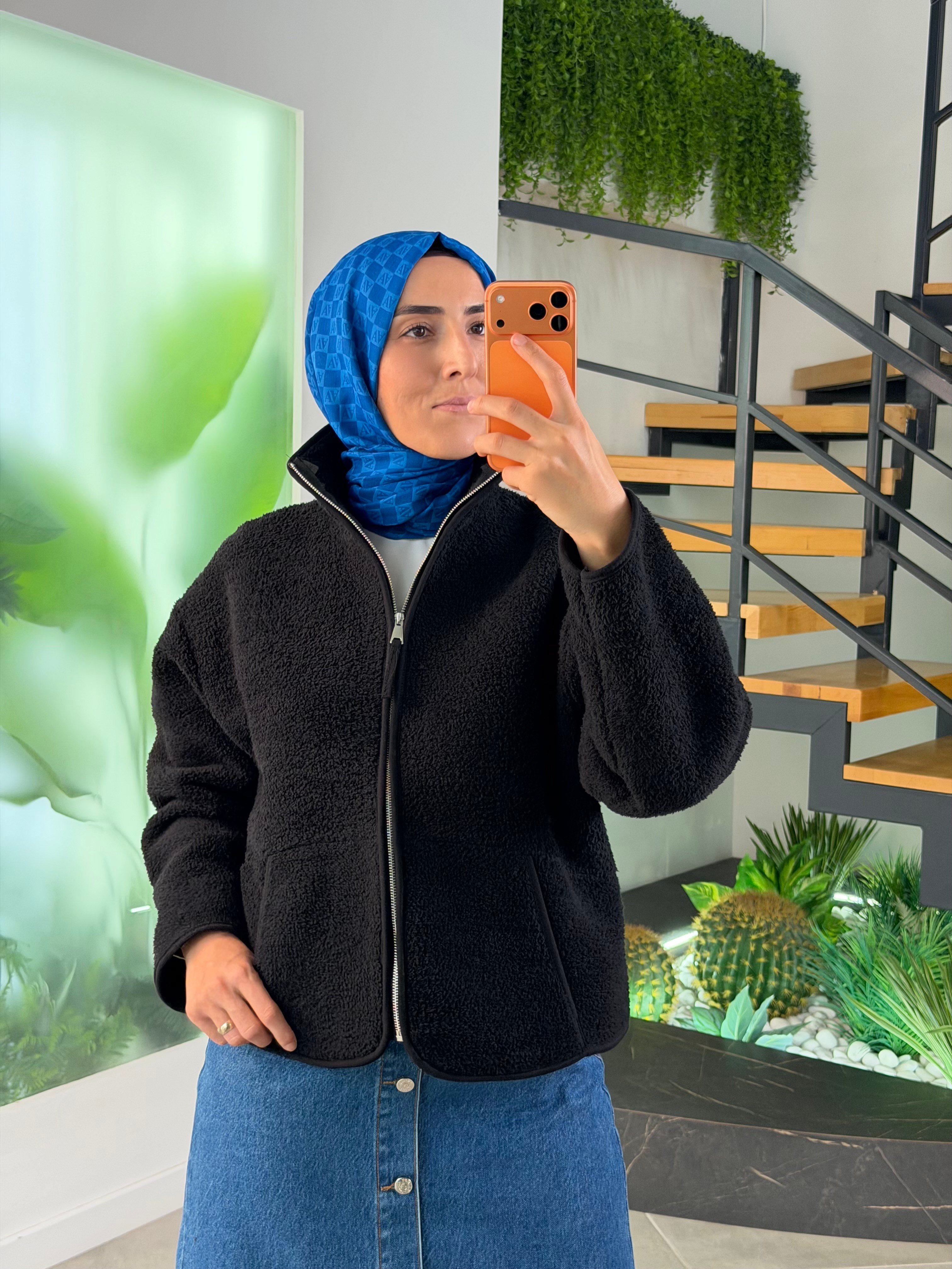 Siyah Renk  Fermuarlı Polar Basic Ceket