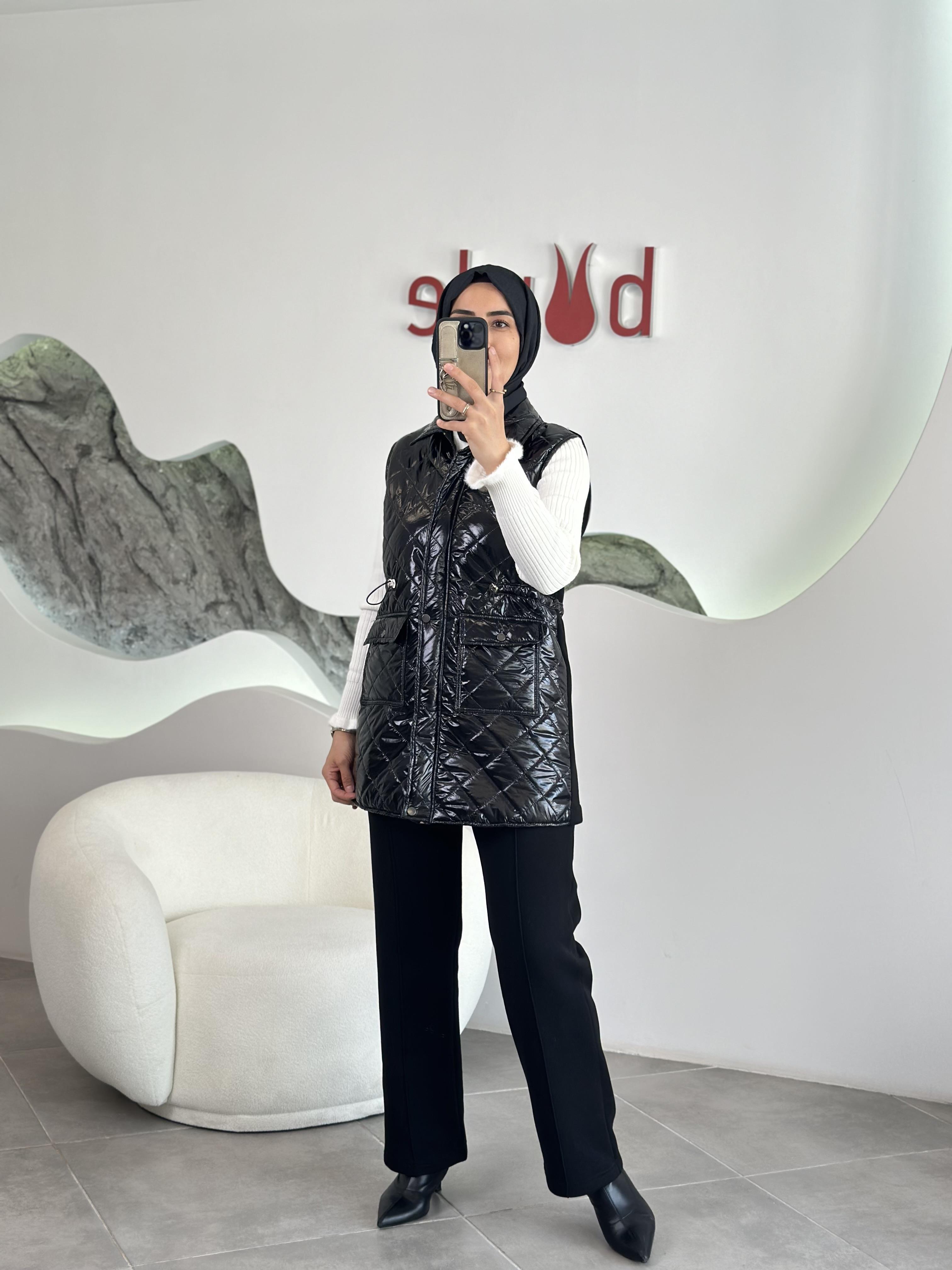 Siyah Renk Kapitone Yelekli Kadın Takım