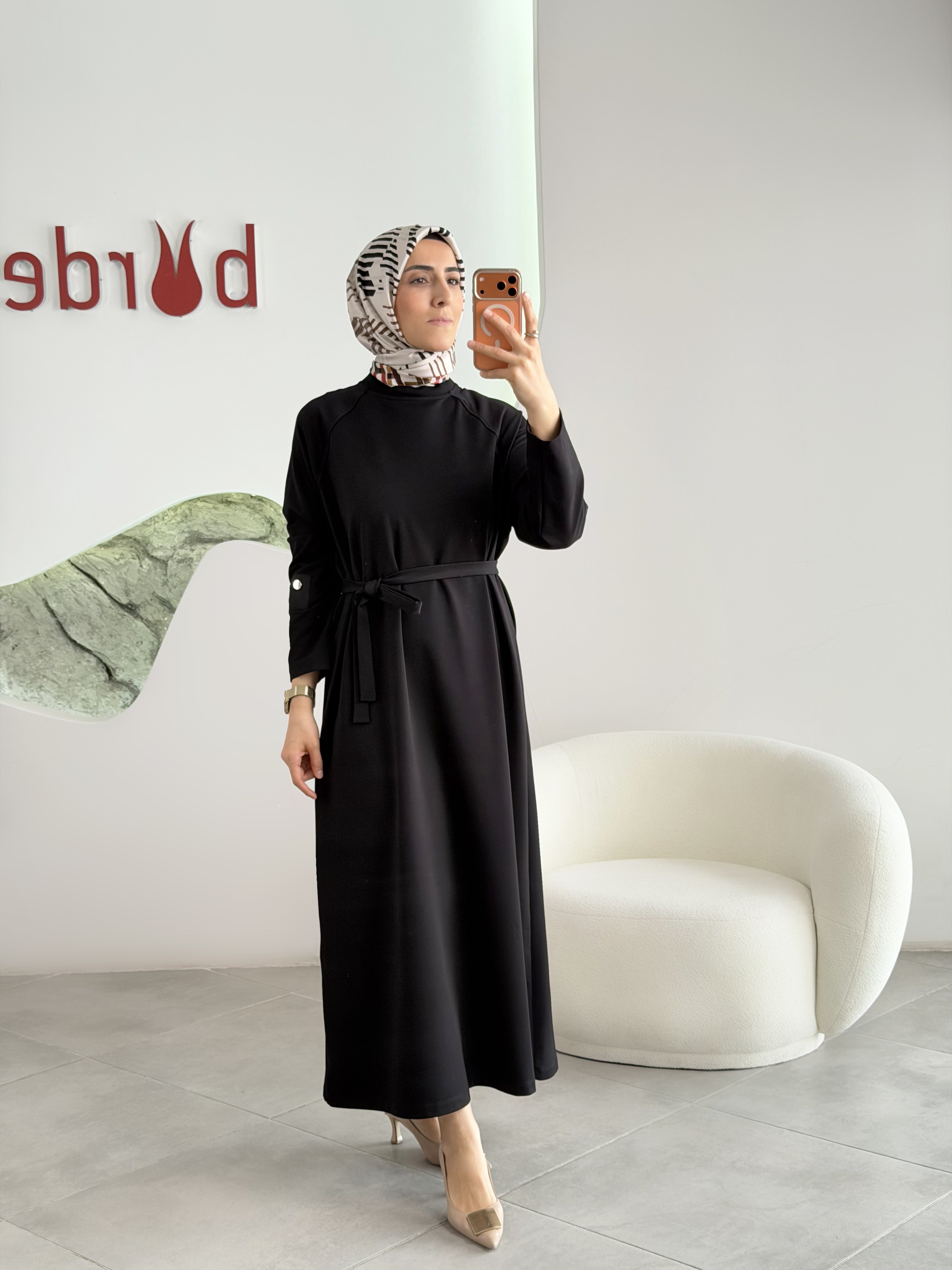 Siyah Renk Kol Düğme Detaylı Kemerli Elbise