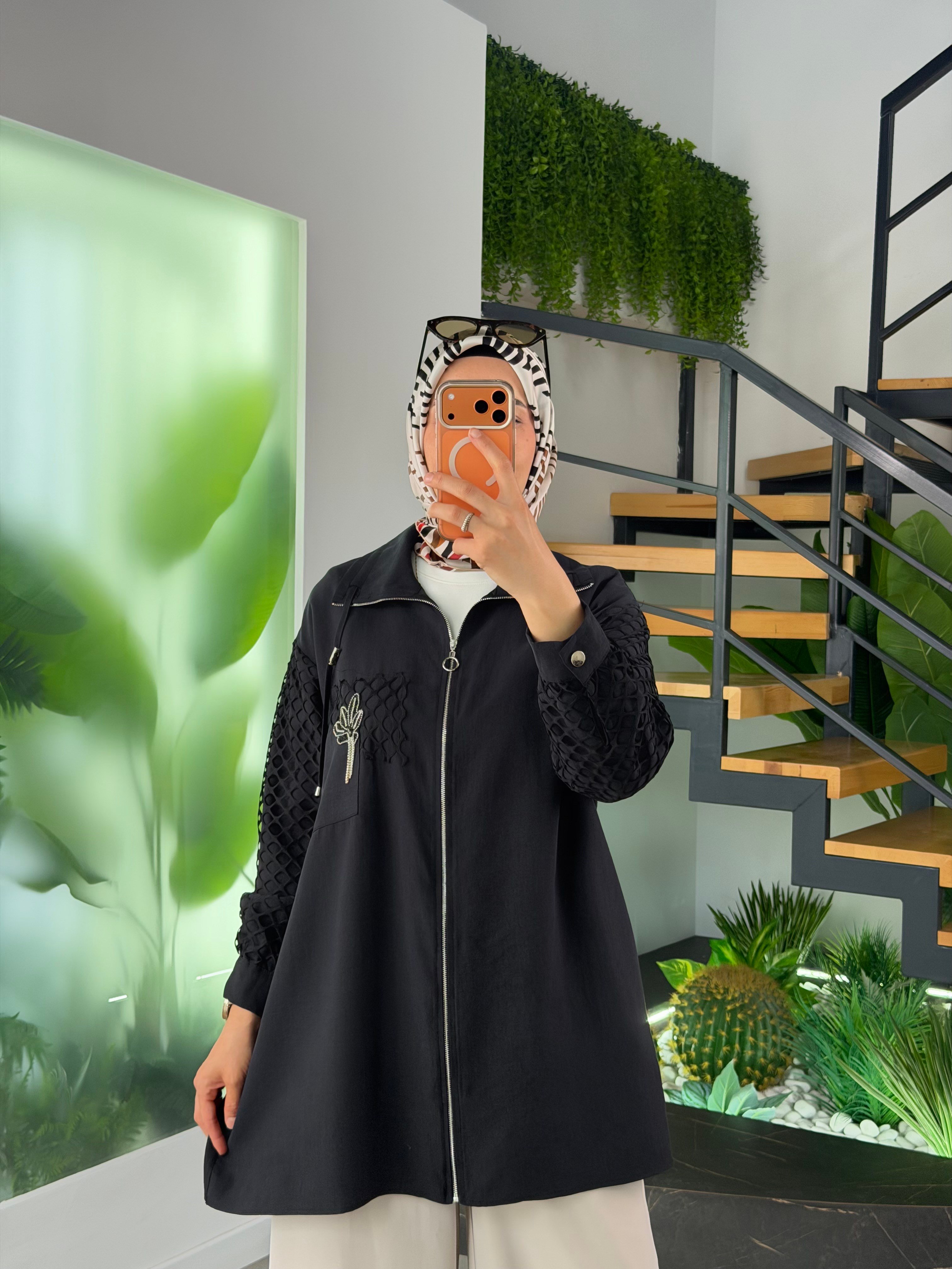 Siyah Renk Kolları File Garnili Ceket