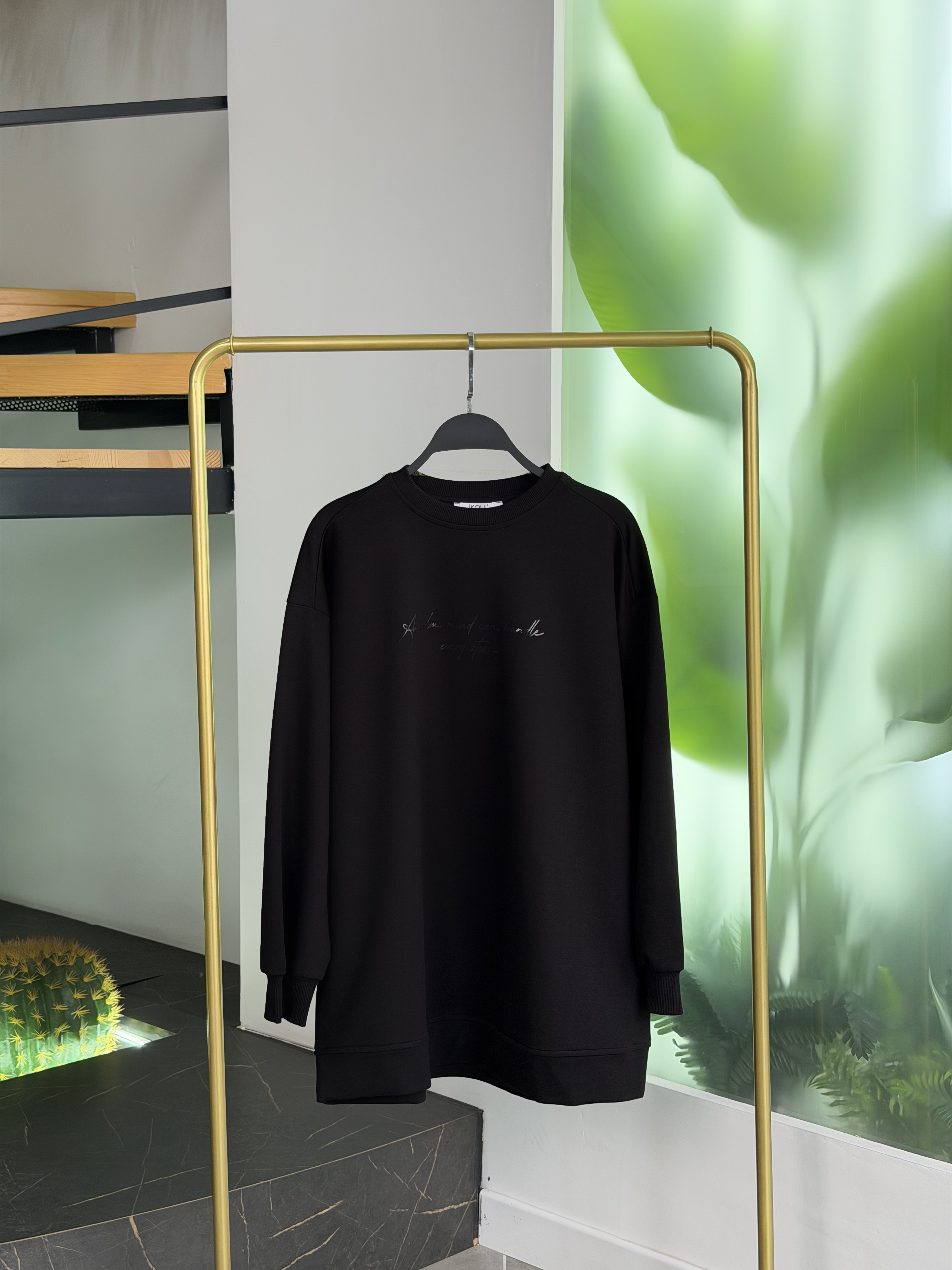 Siyah Renk Parlak Tonaton Baskılı S-Shırt