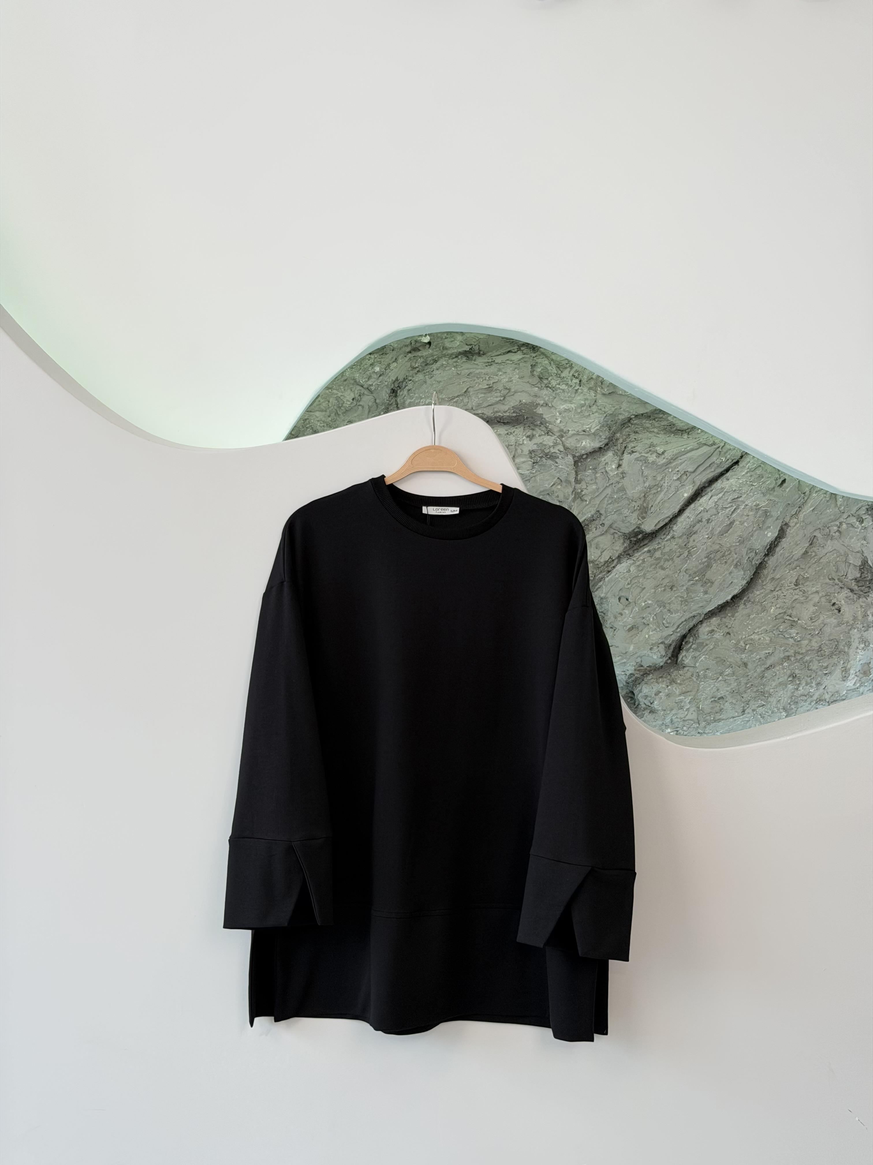 Siyah Renk Yandan Yırtmaçlı Basıc Sweatshirt