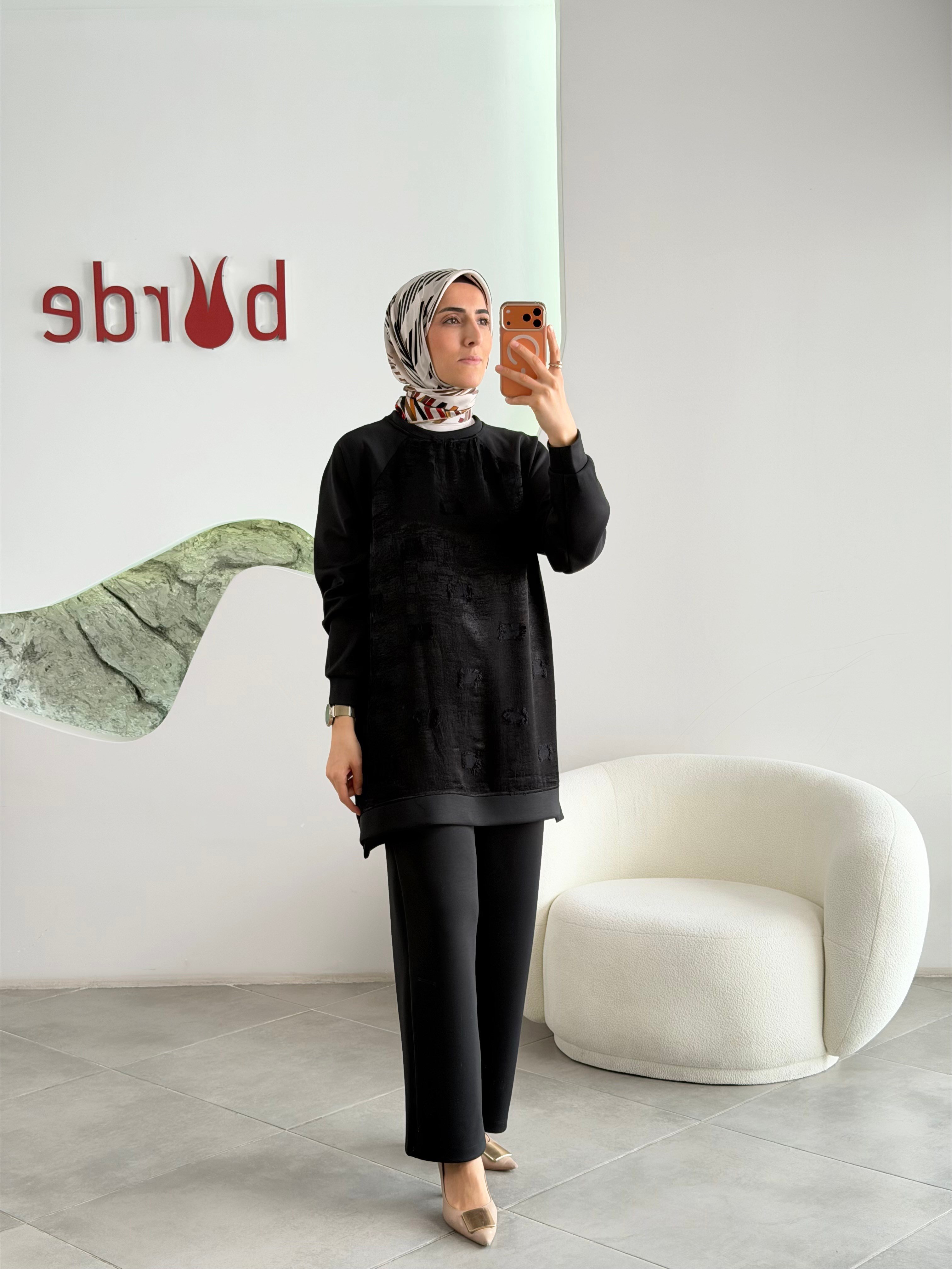 Siyah Renk Yanları Fermuar Detaylı Takım