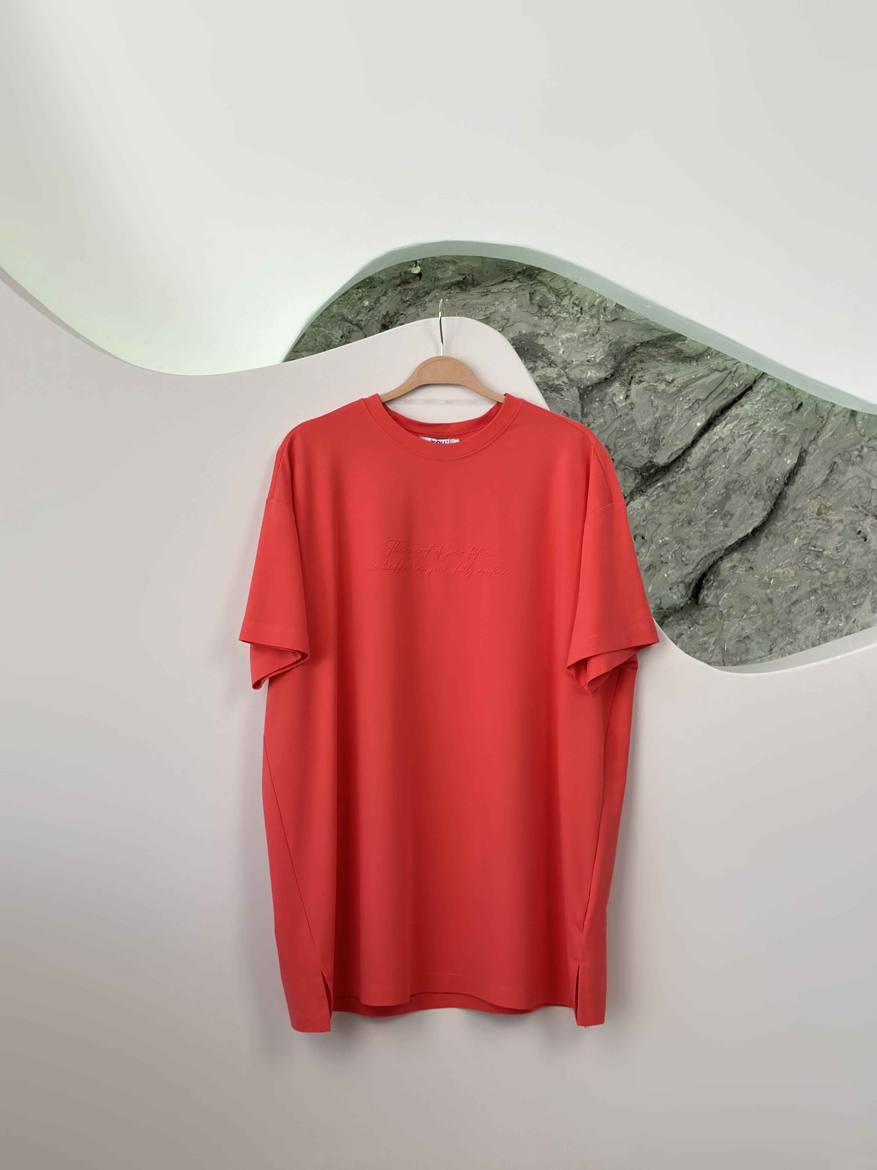 Tonaton Yüksek Baskılı Tatlı Kırmızı Renk Kadın Basic T-shirt