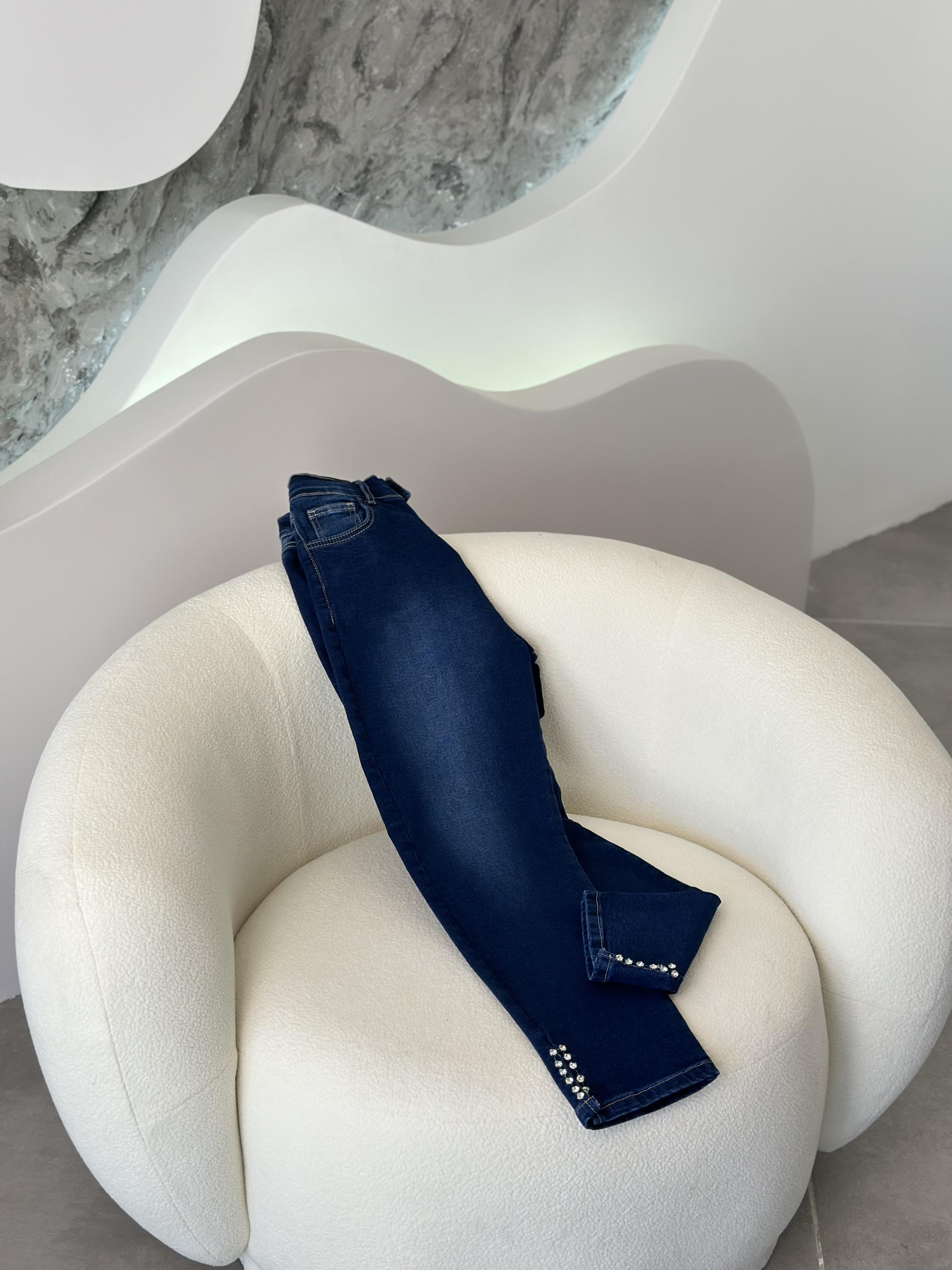 Yanı Yırtmaçlı Taşlı Koyu Mavi Renk Kadın Jean 