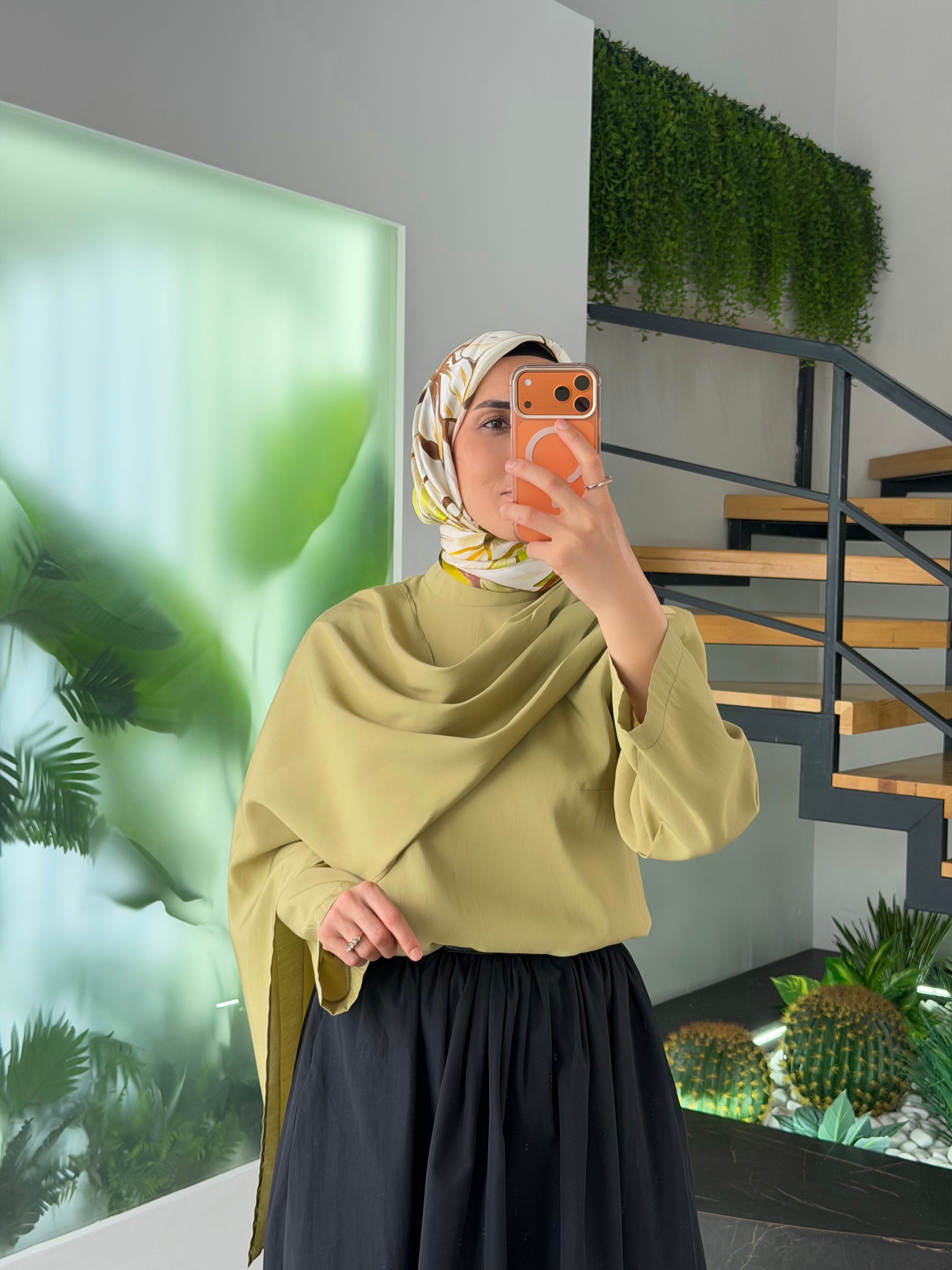 Yeşil Renk Fular Detaylı Bluz