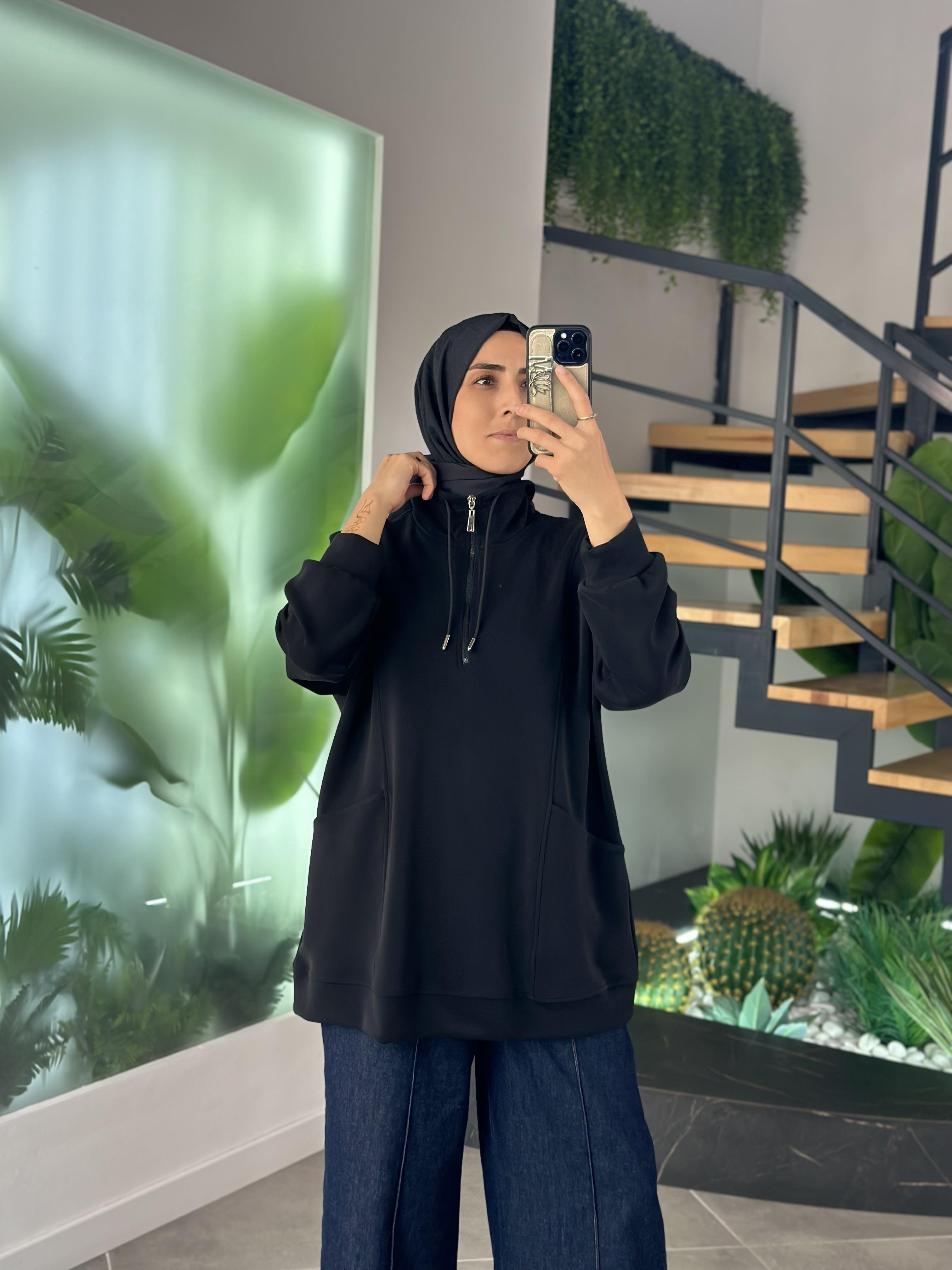 Yüksek Yakalı Cepli S-Shırt