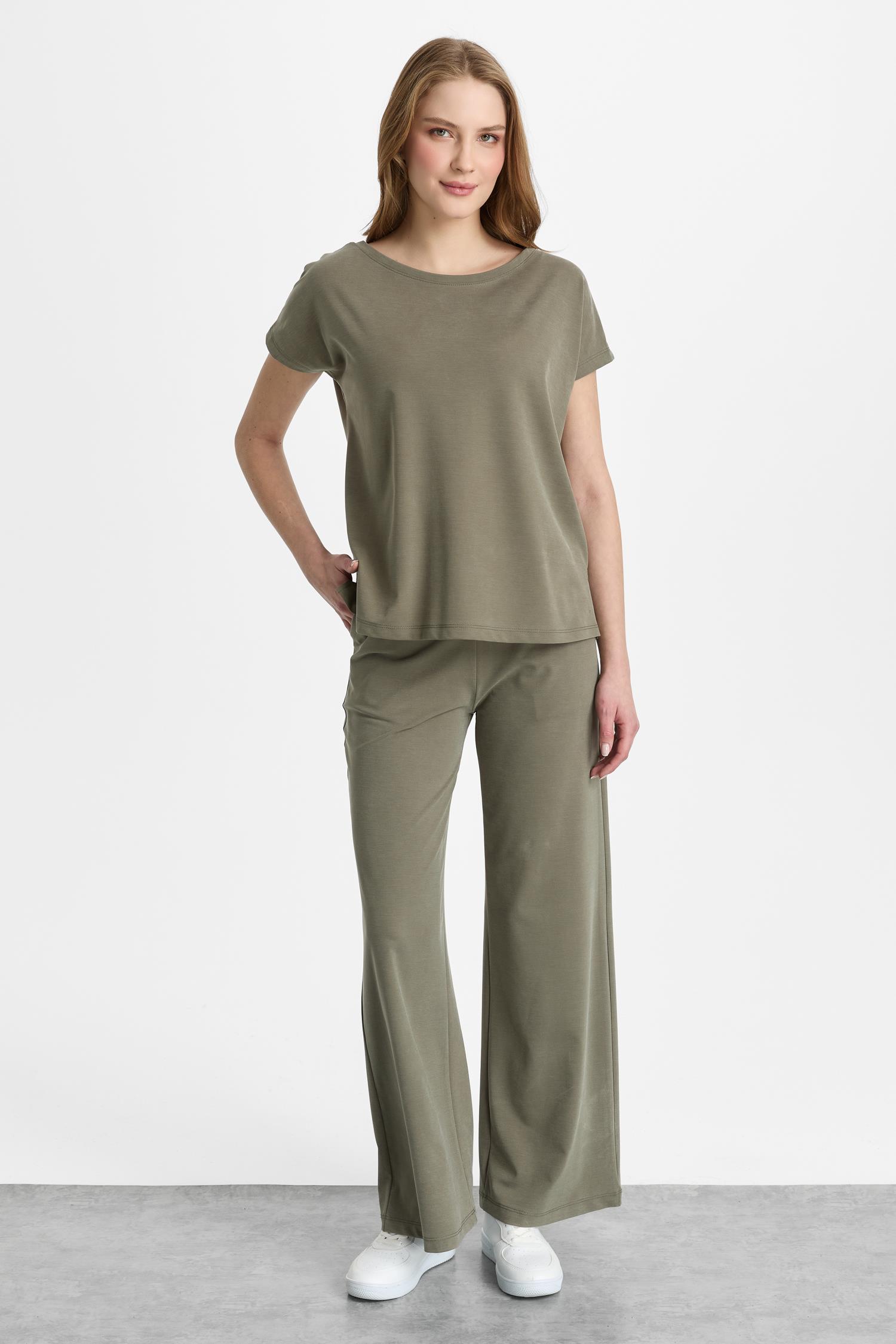 Mutlu Ertan Kadın Basic Sıfır Yaka Bluz Haki 30467