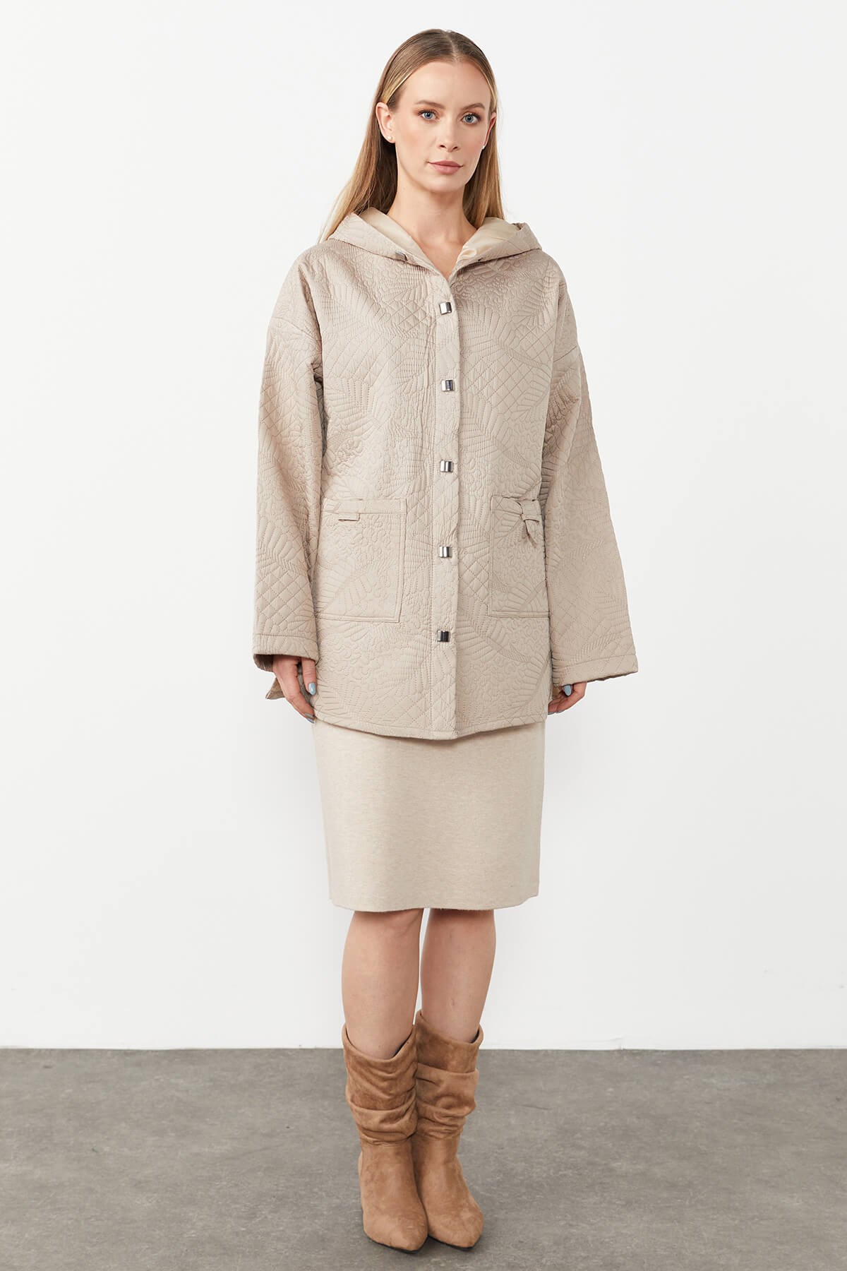 Mutlu Ertan Kadın Kapitone Kapüşonlu Ceket Bej 30240