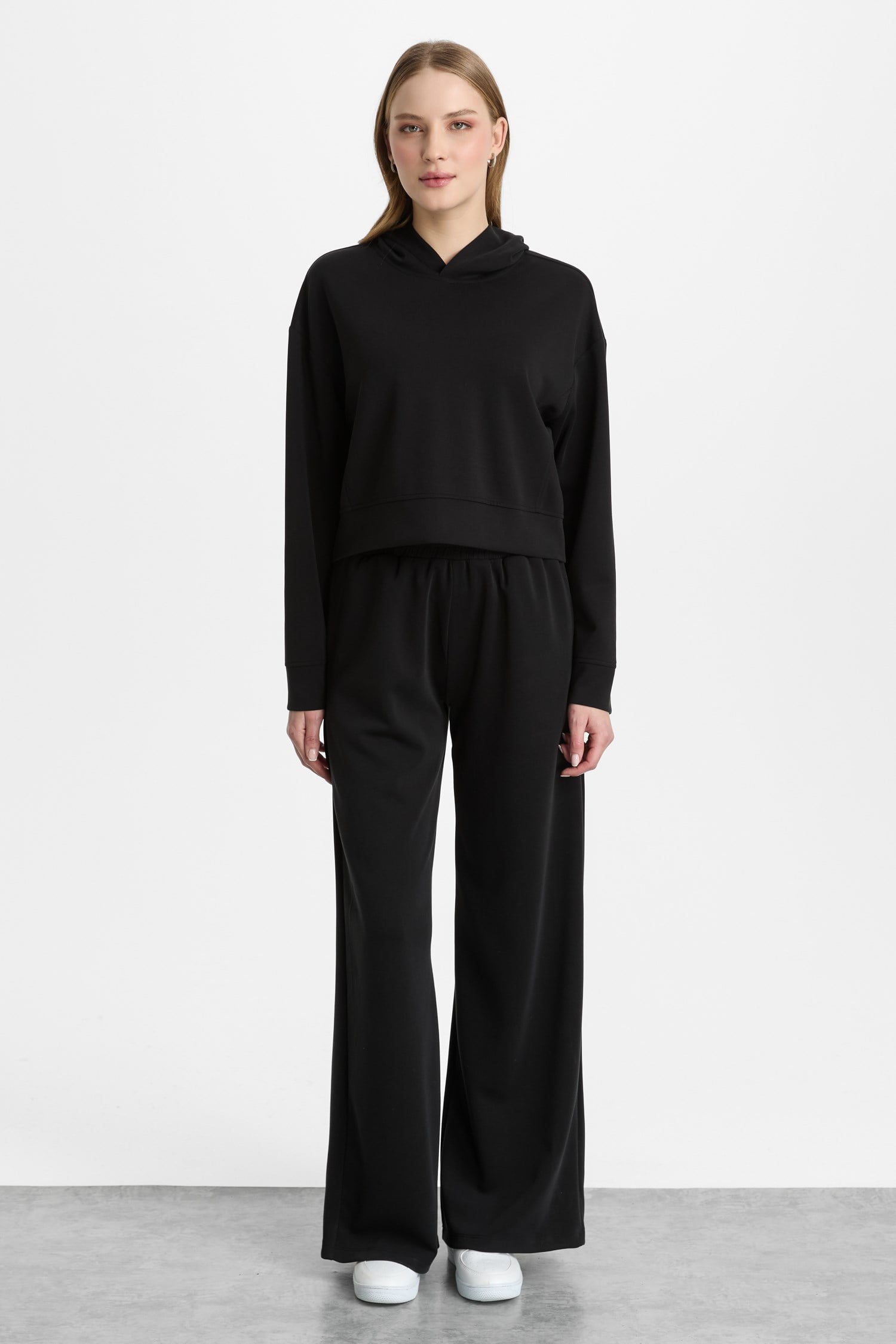 Mutlu Ertan Kadın Kapüşonlu Sweatshirt Siyah 30479