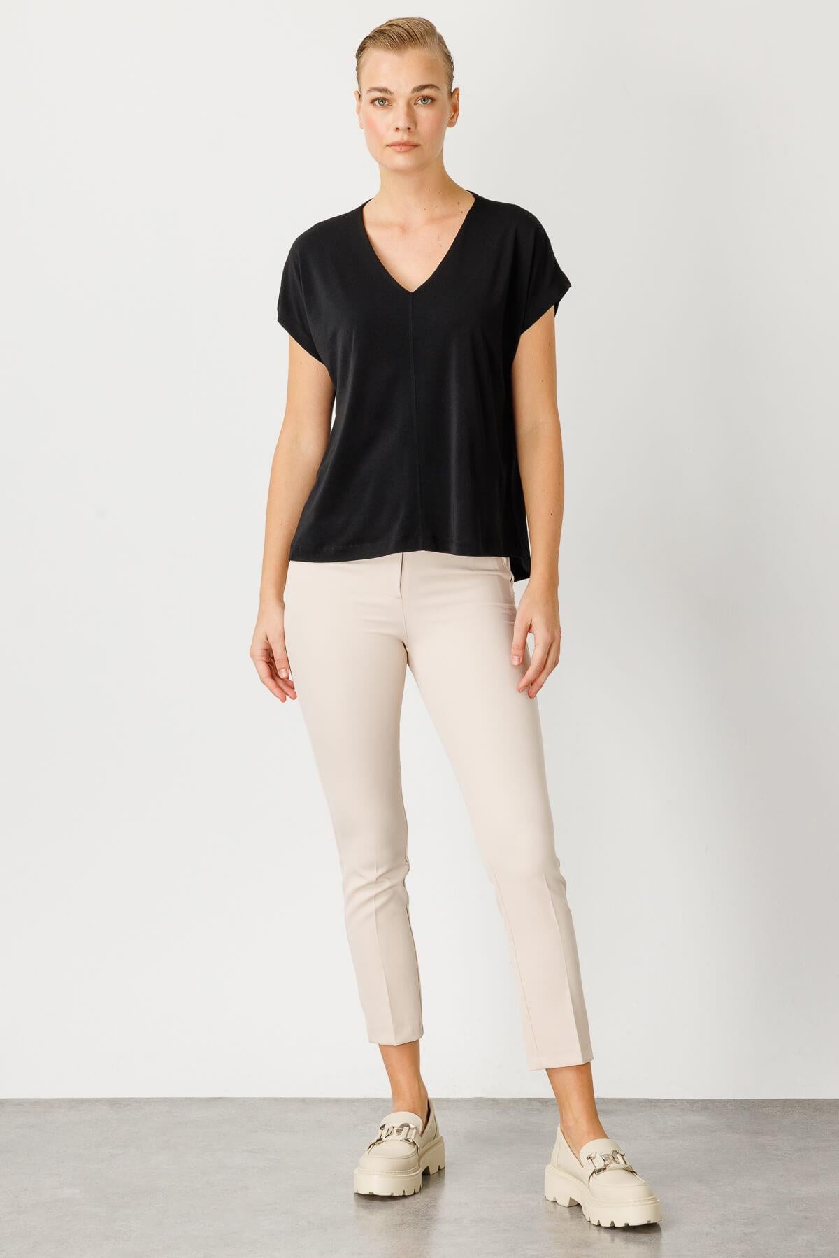 Mutlu Ertan Kadın V Yaka Basic Bluz Siyah 30175
