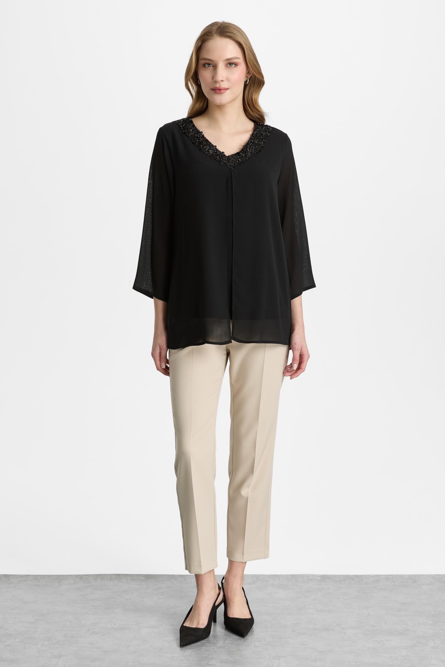 Mutlu Ertan Kadın V Yaka Pullu Bluz Siyah 30485