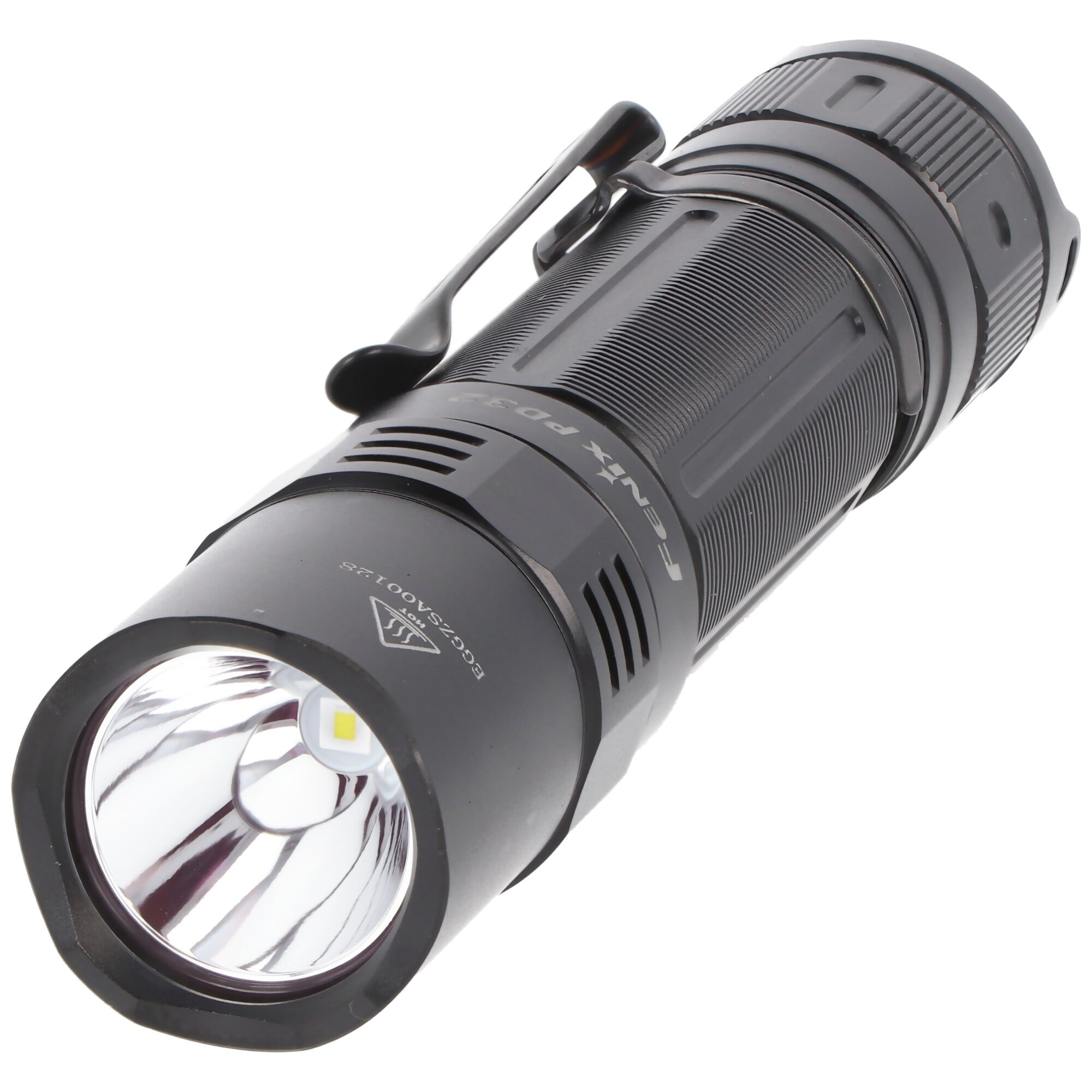 Fenix PD32 2016 Cree XP-L HI 900 lümene kadar LED el feneri