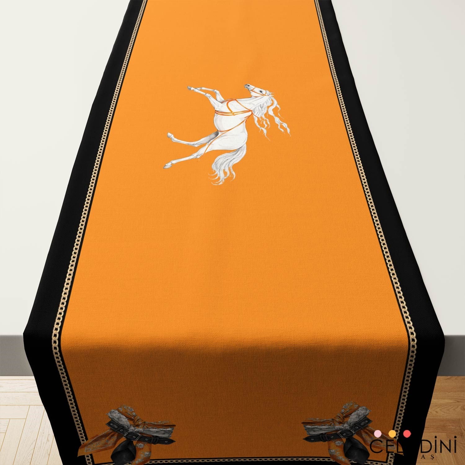 Chevaux Serisi At Desenli Runner Kumaşı