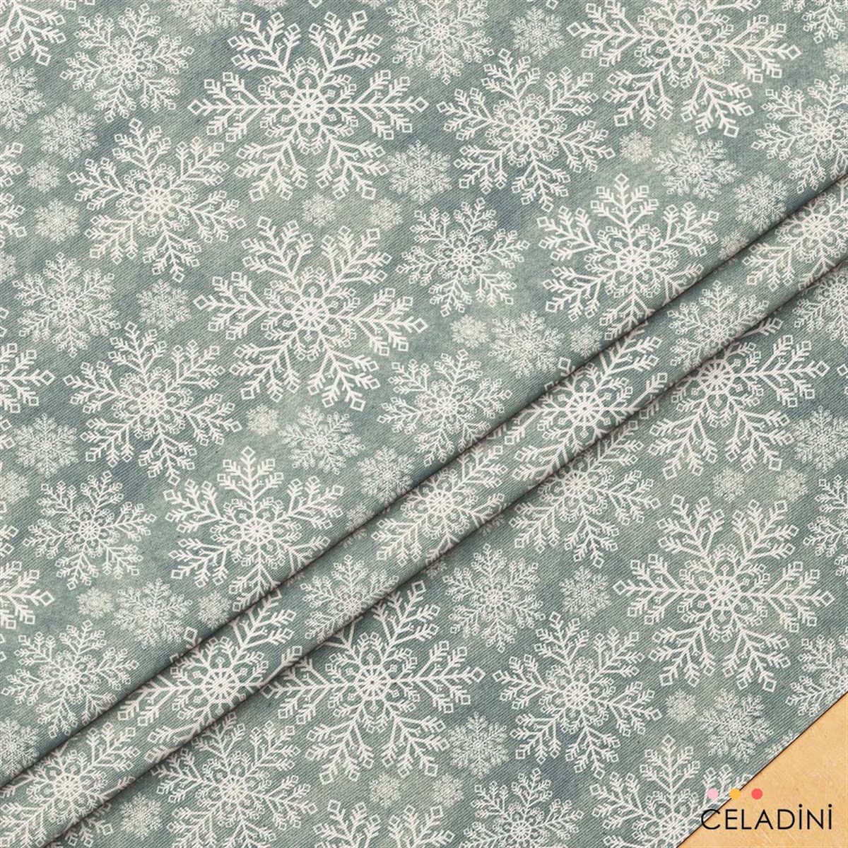 Gri Kırçıllı Fon Kar Desenli Yılbaşı Kumaşı
