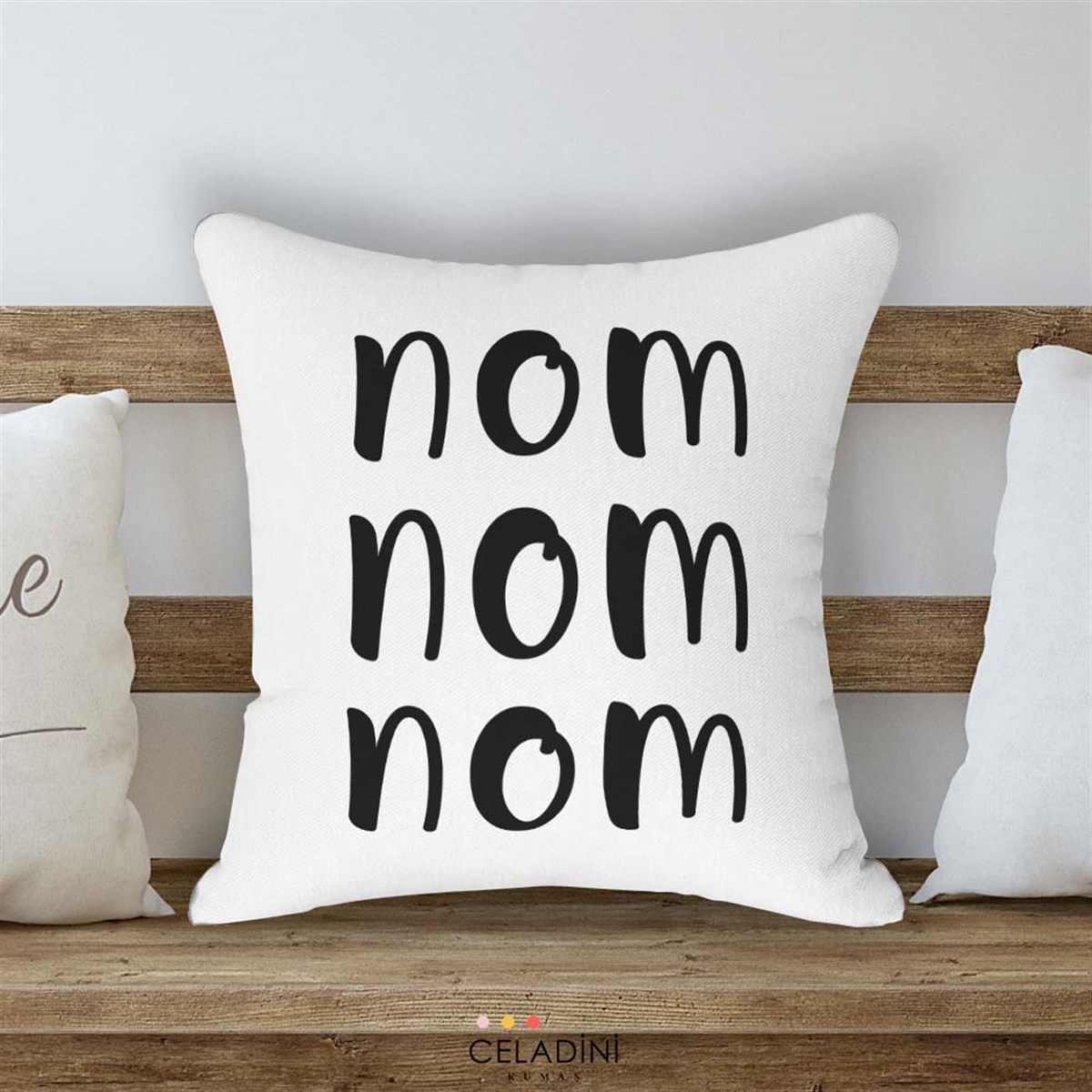 Nom Nom Nom Yazılı Kırlent Kumaşı