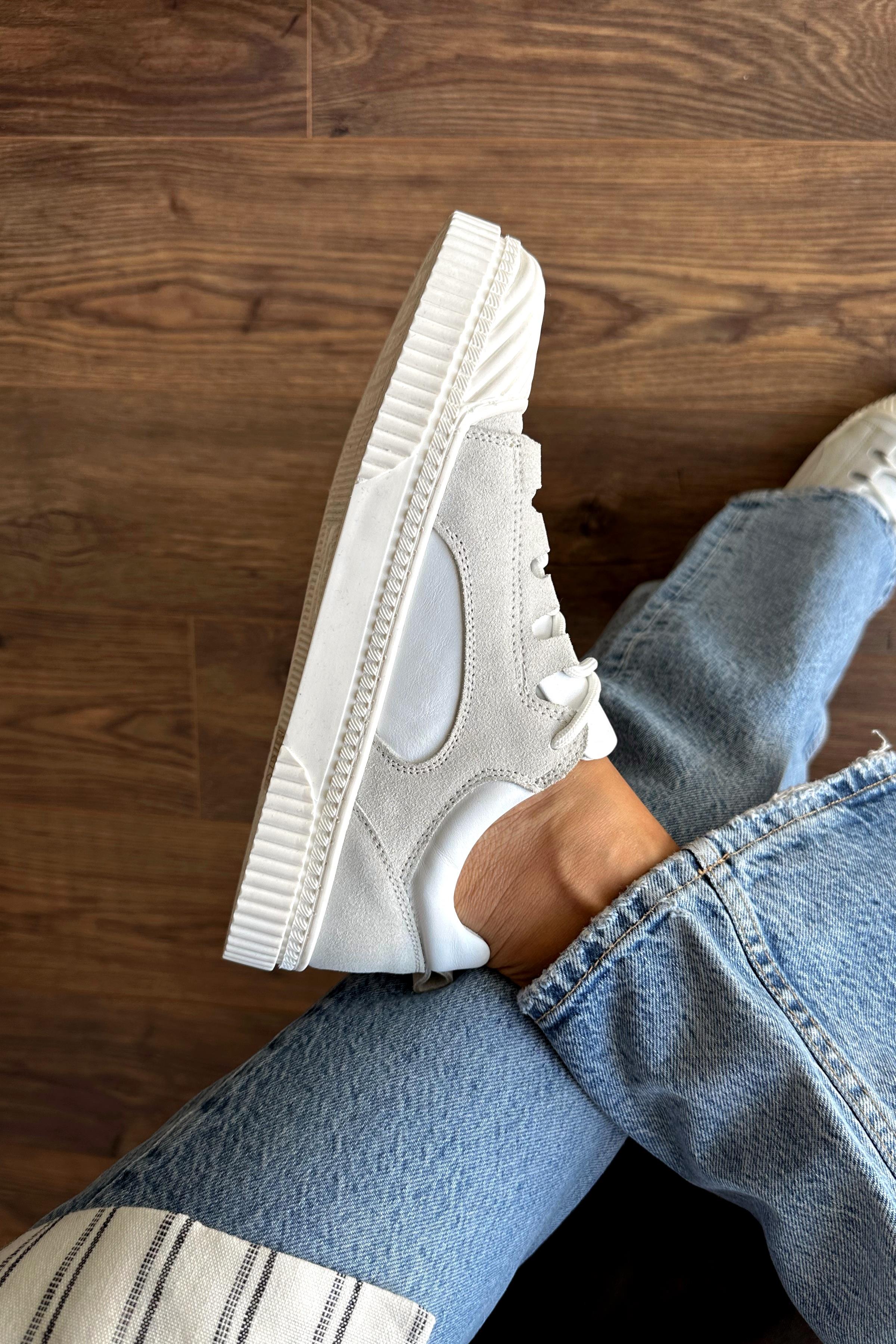 sneaker colin