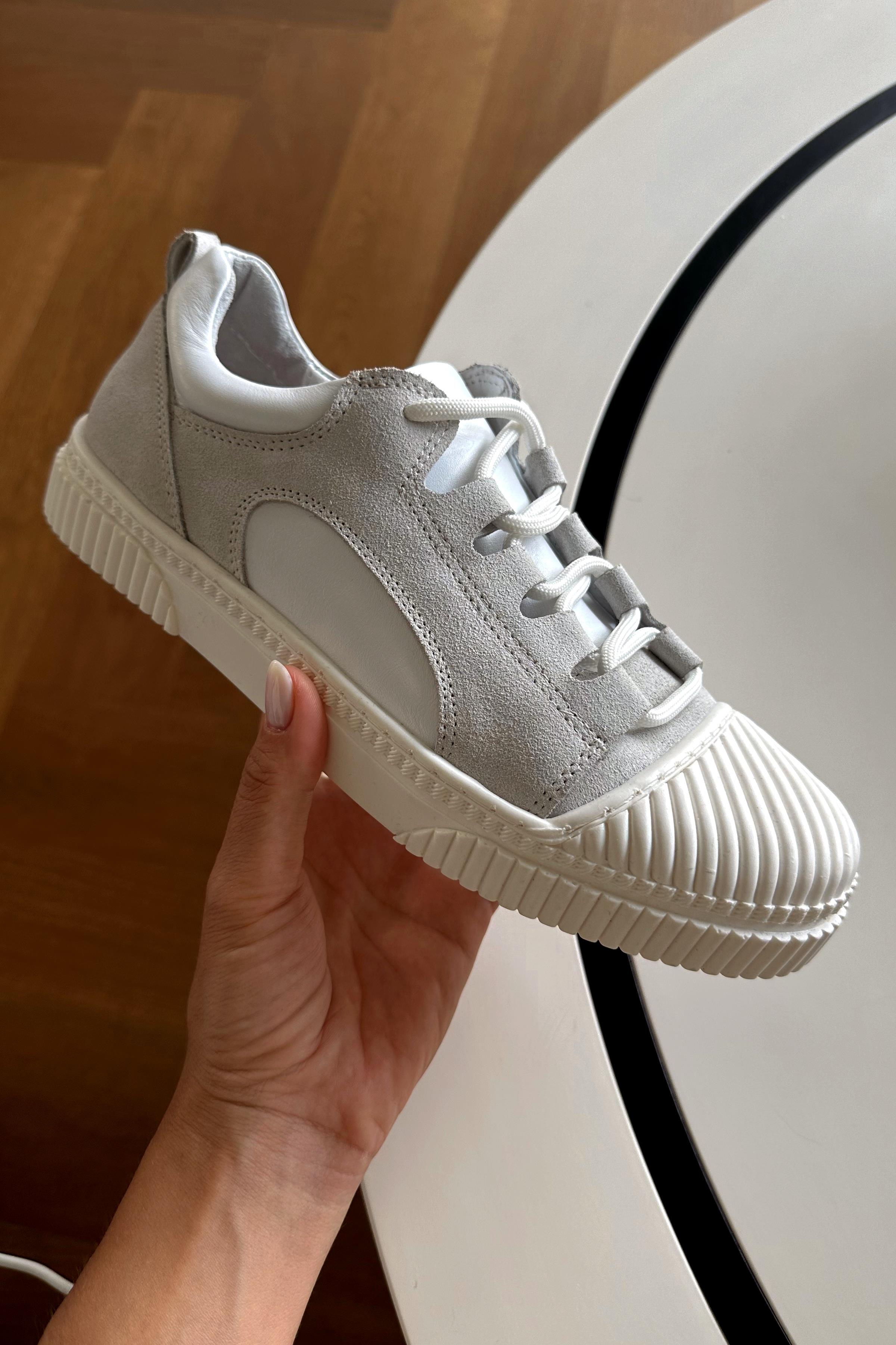 sneaker colin