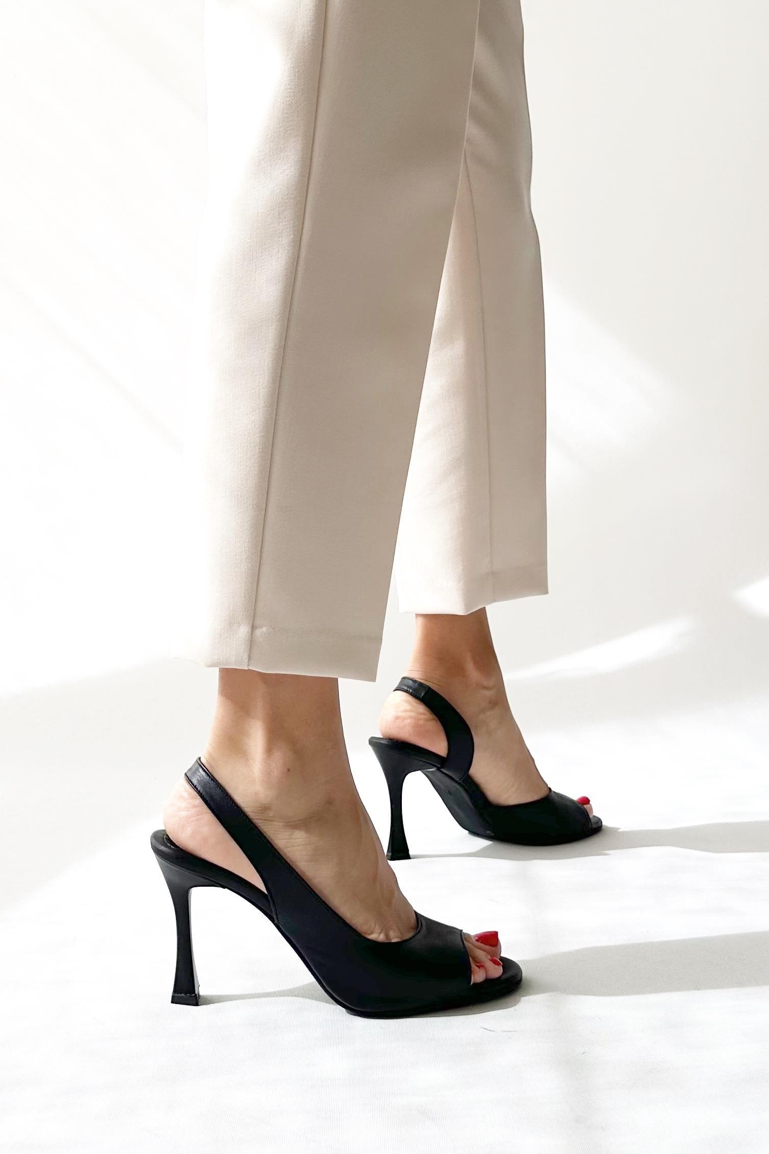 Sale Grass Siyah Hakiki Deri Topuklu Ayakkabı