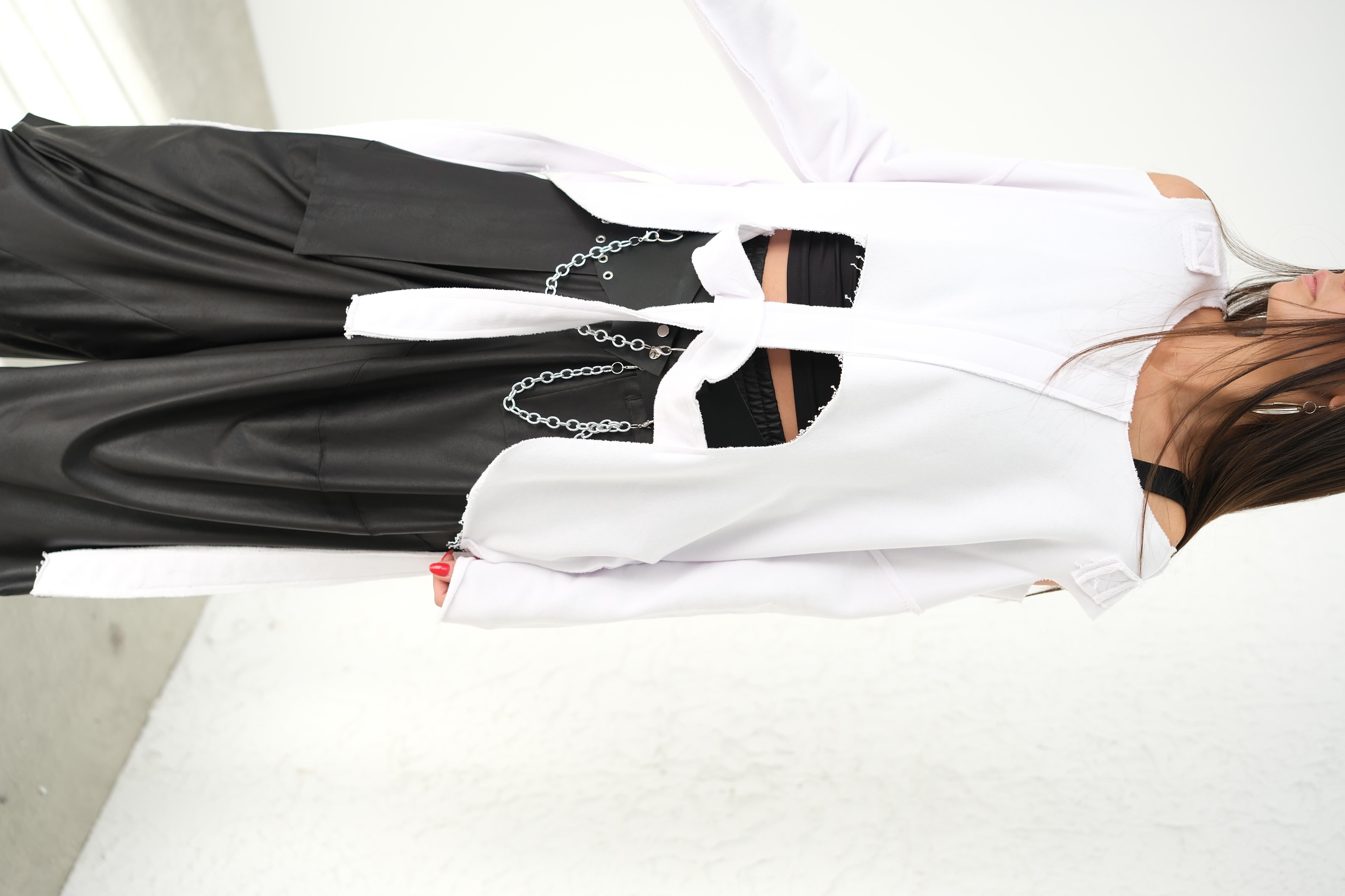 ARES BEYAZ KESİK BLUZ