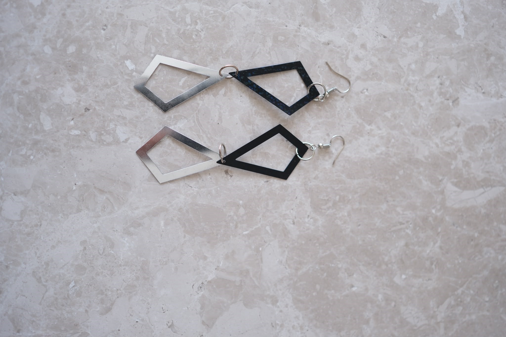 CORA SİYAH GEOMETRİK KÜPE