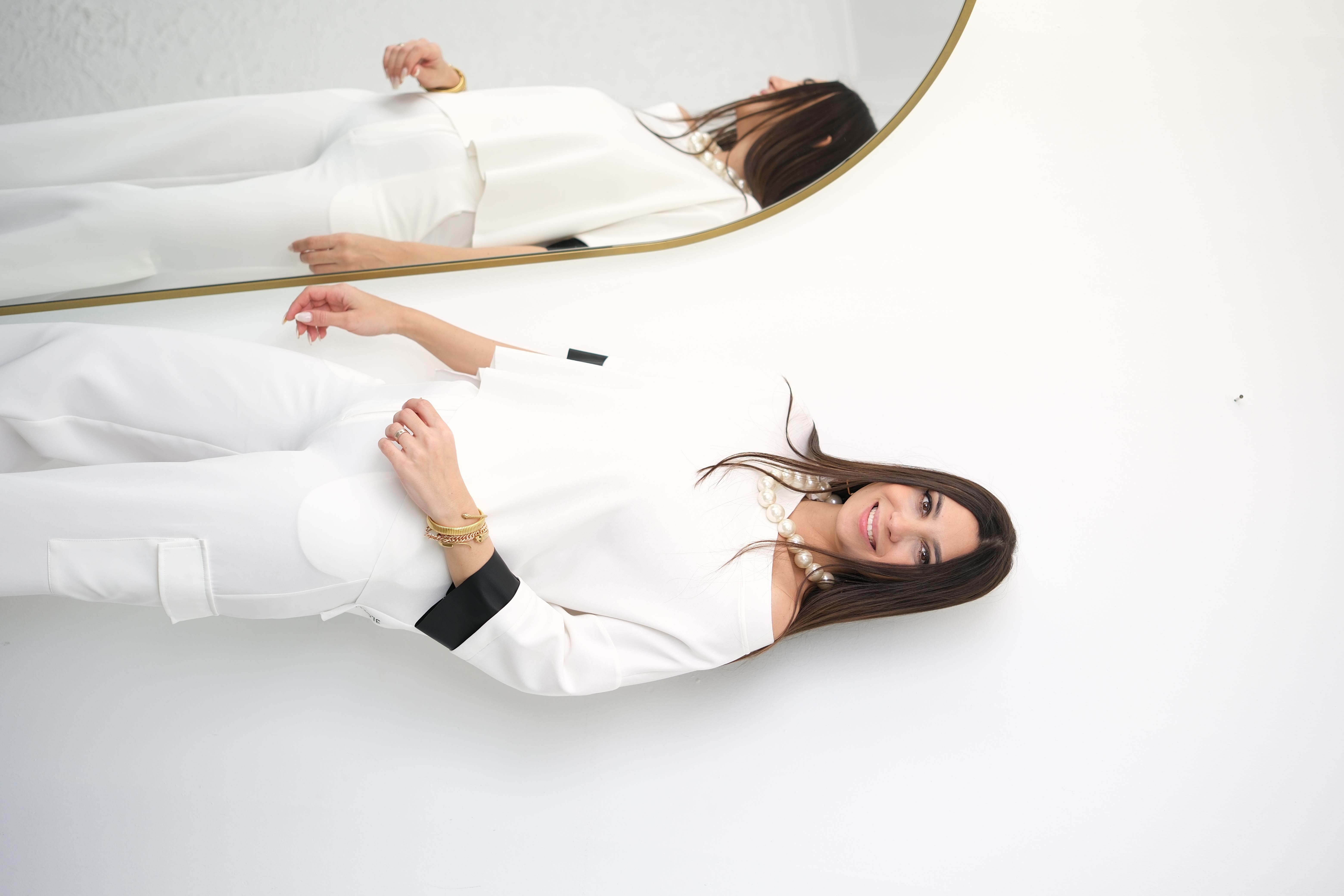 FEMME DİRSEK KOL BEYAZ MODAL BLUZ