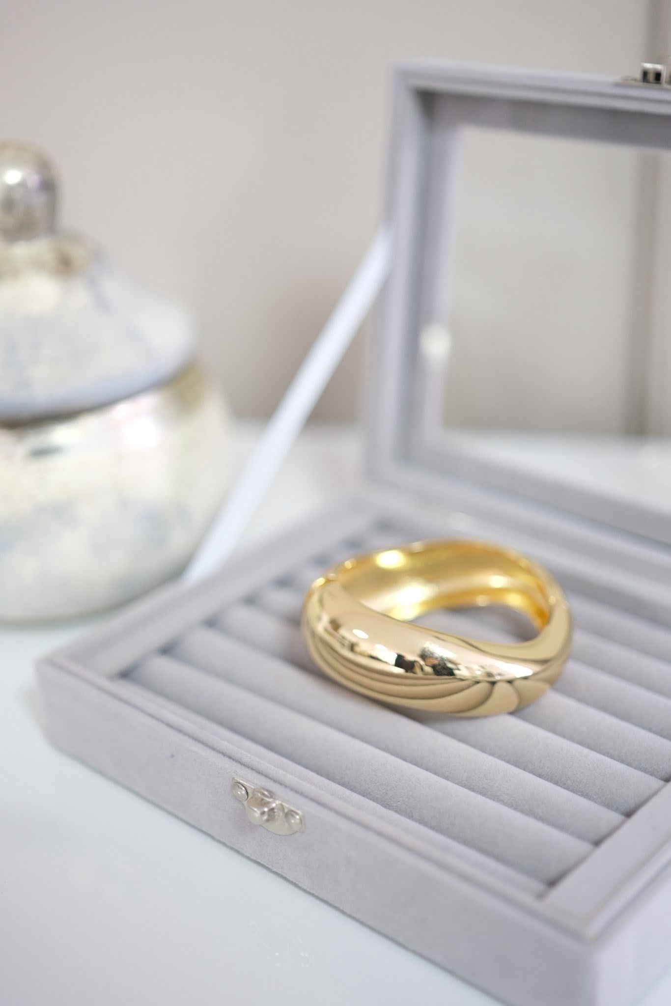 KARE DALGA FORM GOLD KELEPÇE