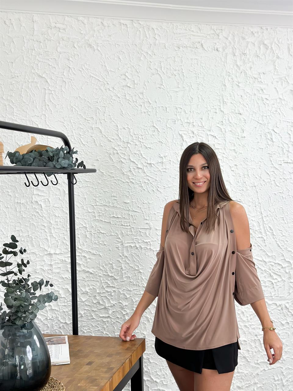 META CAMEL OMUZ DETAYLI BLUZ