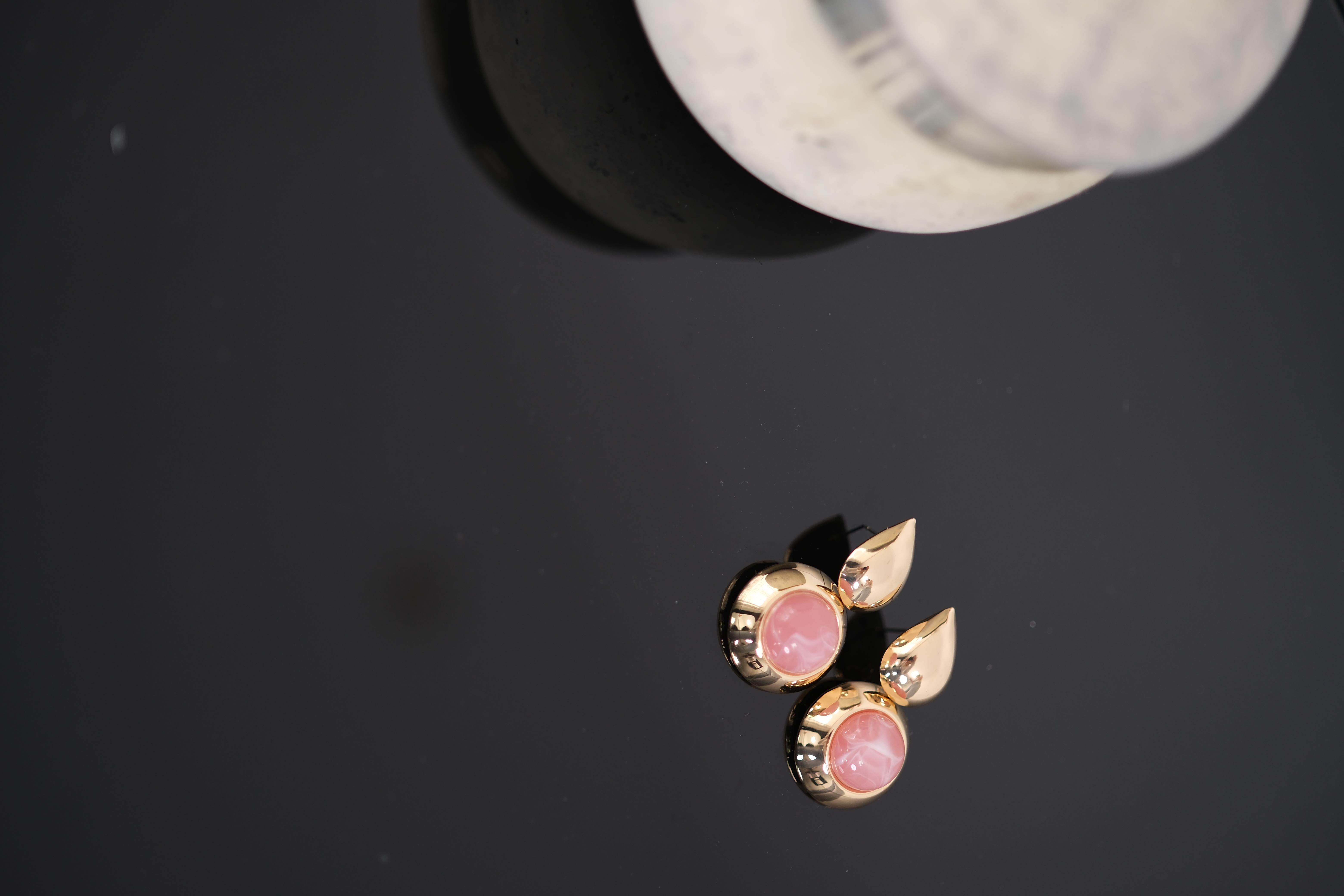 NİLO ROSE TAŞ DETAYLI SALLANTILI KÜPE