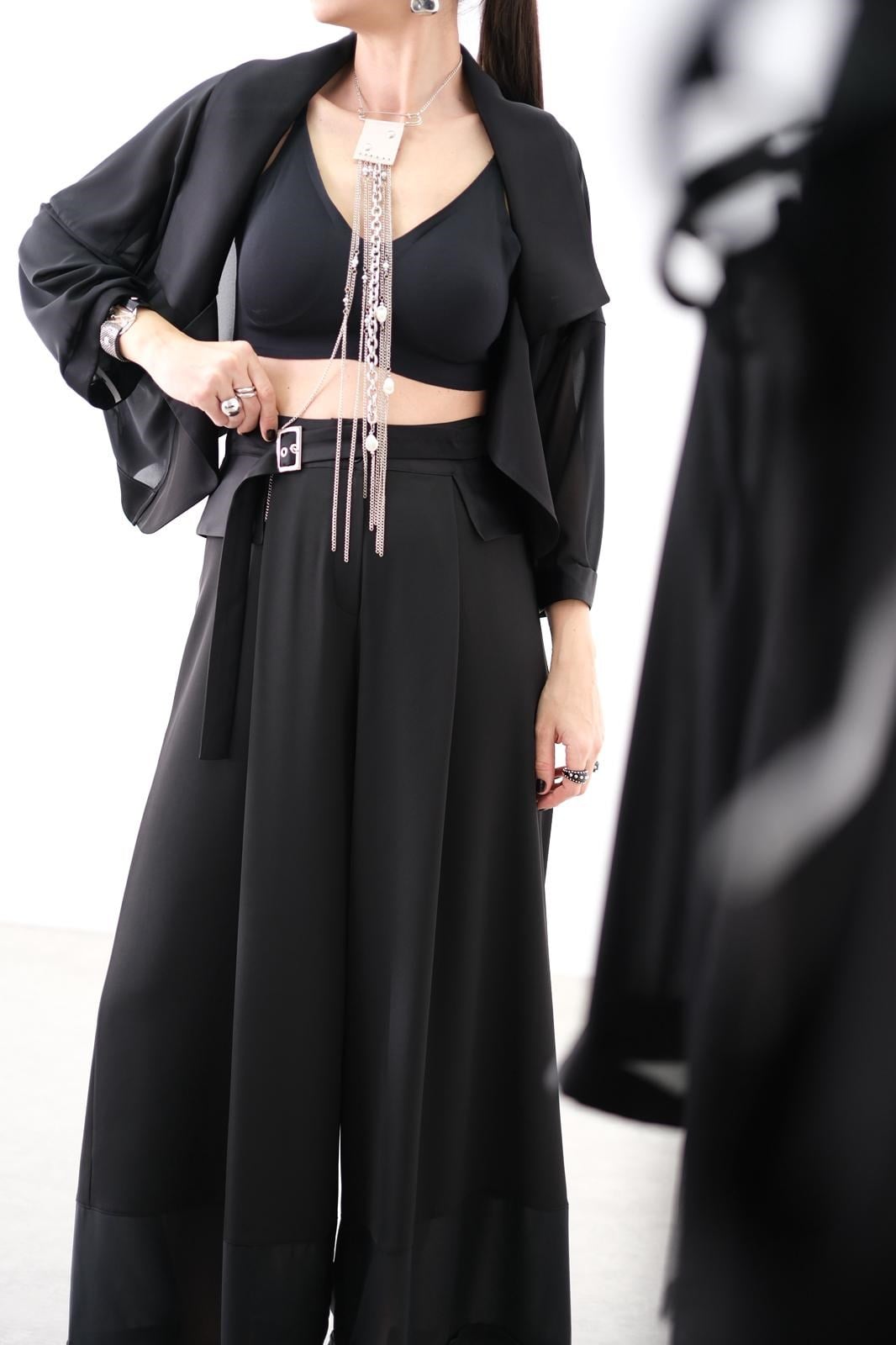 NİVA KEMER DETAYLI SİYAH PANTOLON