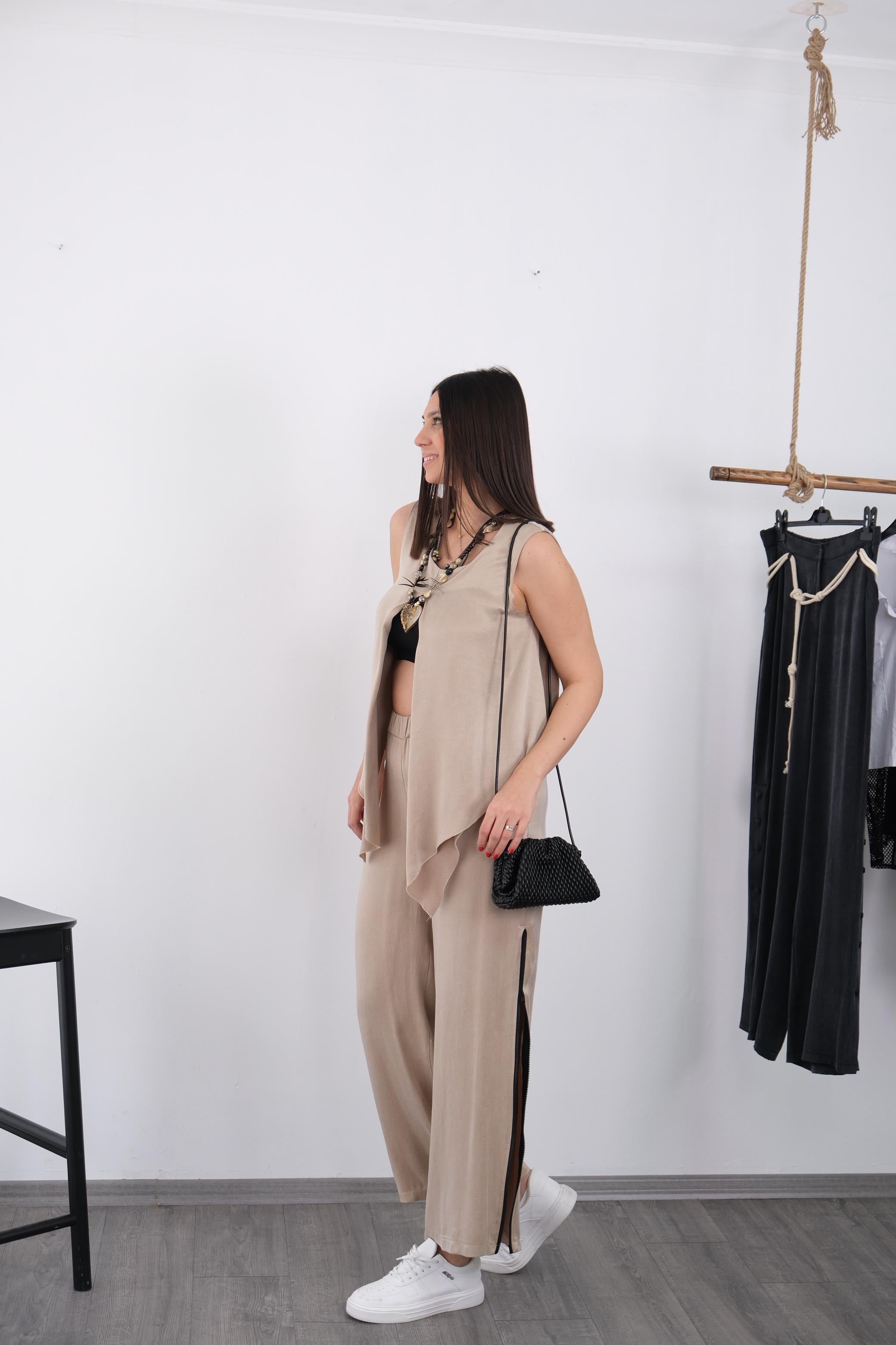 OCALİPTUS ÖN YIRTMAÇLI BEJ BLUZ