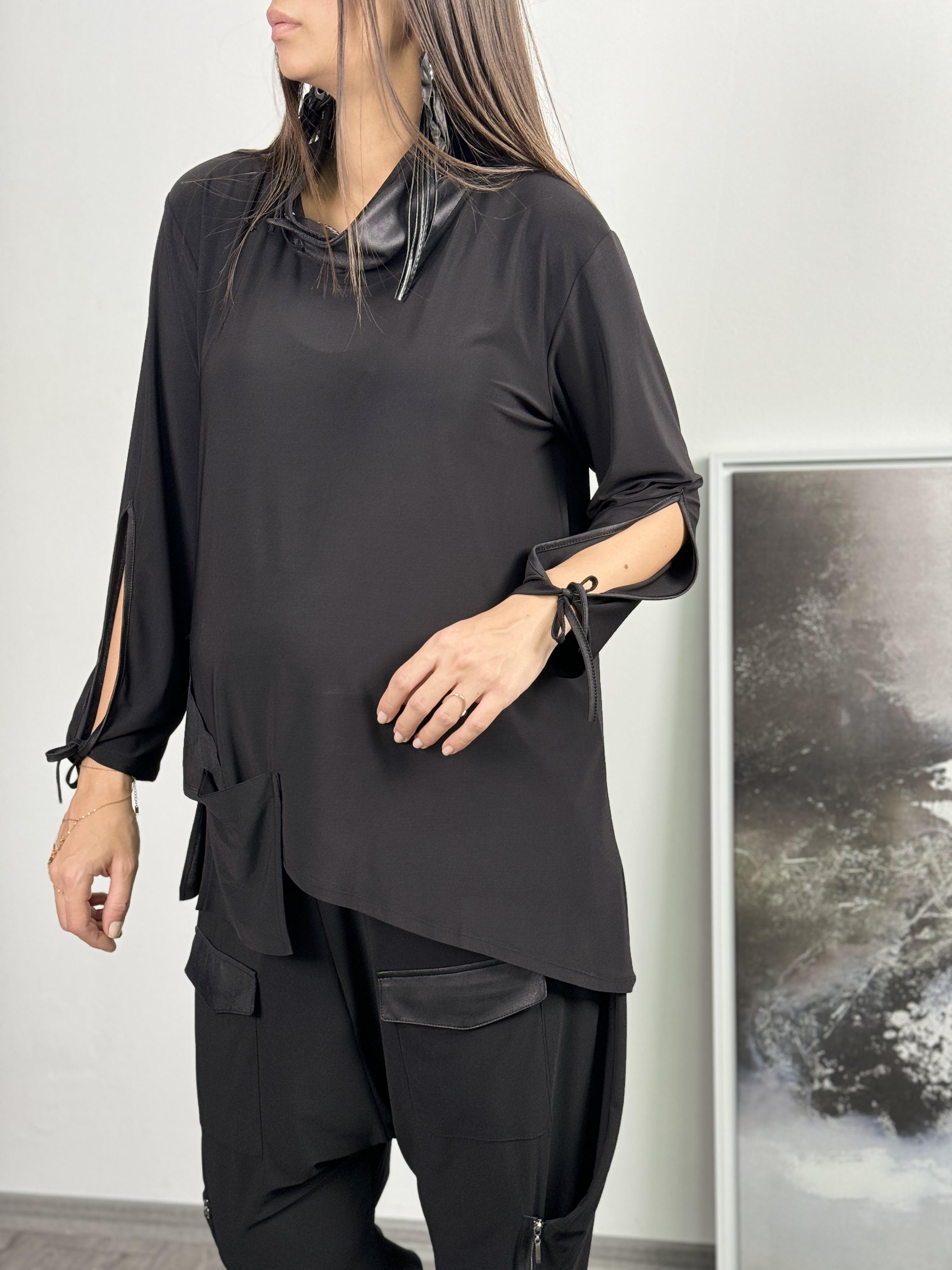 PELLA KOL YIRTMAÇLI SİYAH BLUZ