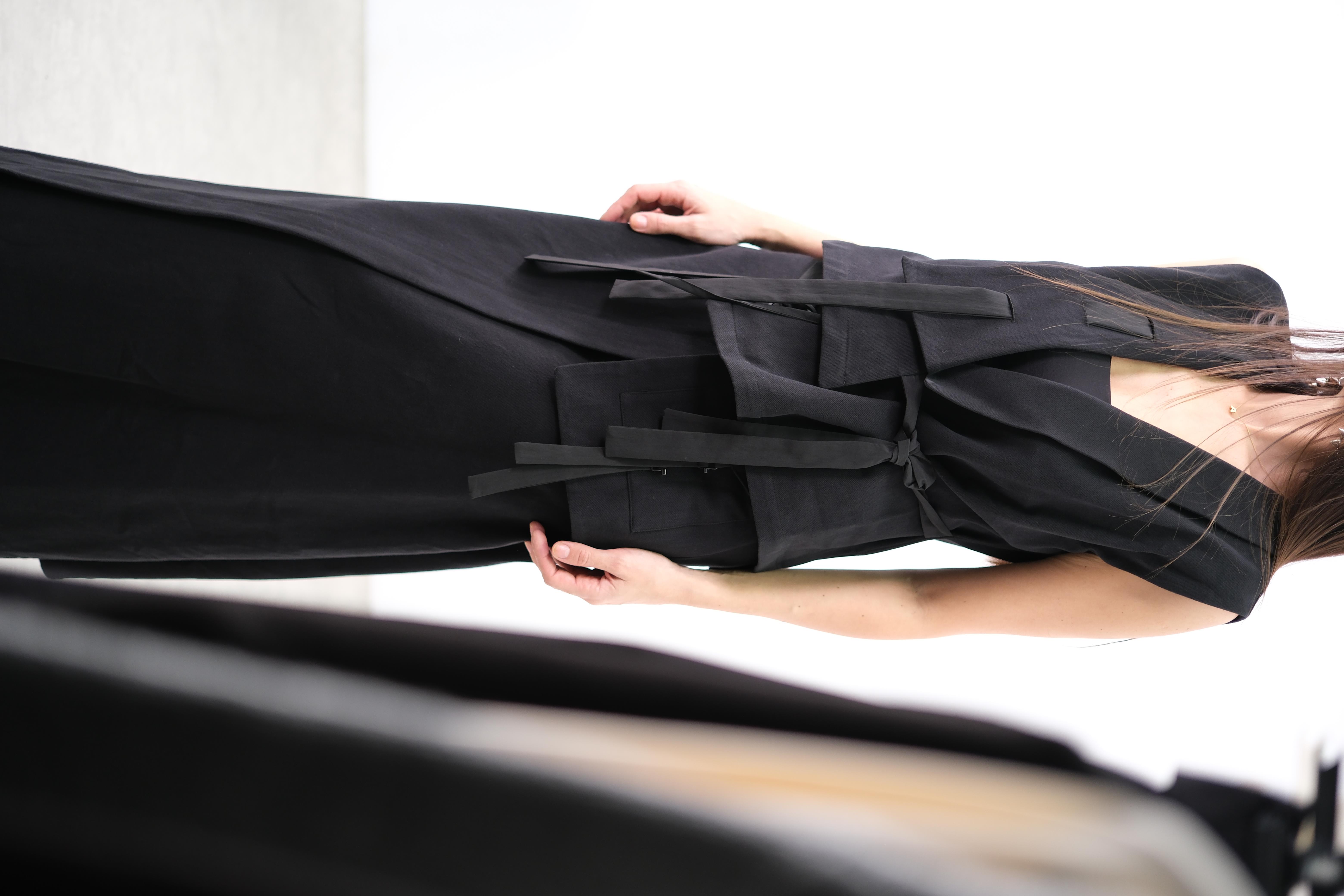 RİCCA KEMER DETAYLI SİYAH ETEK