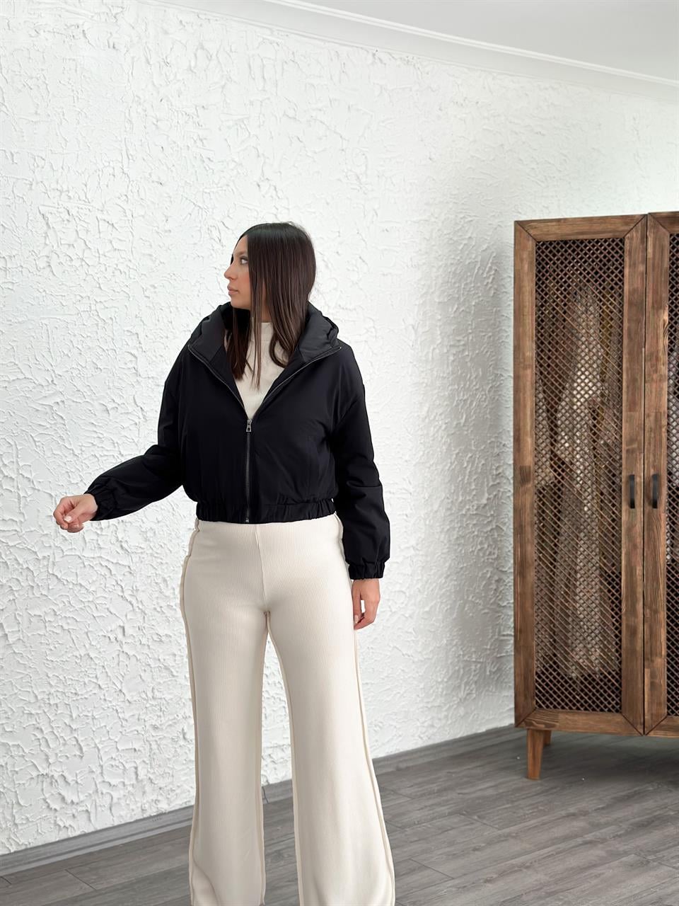 SERENA SİYAH İPLİ BASKILI KISA MONT