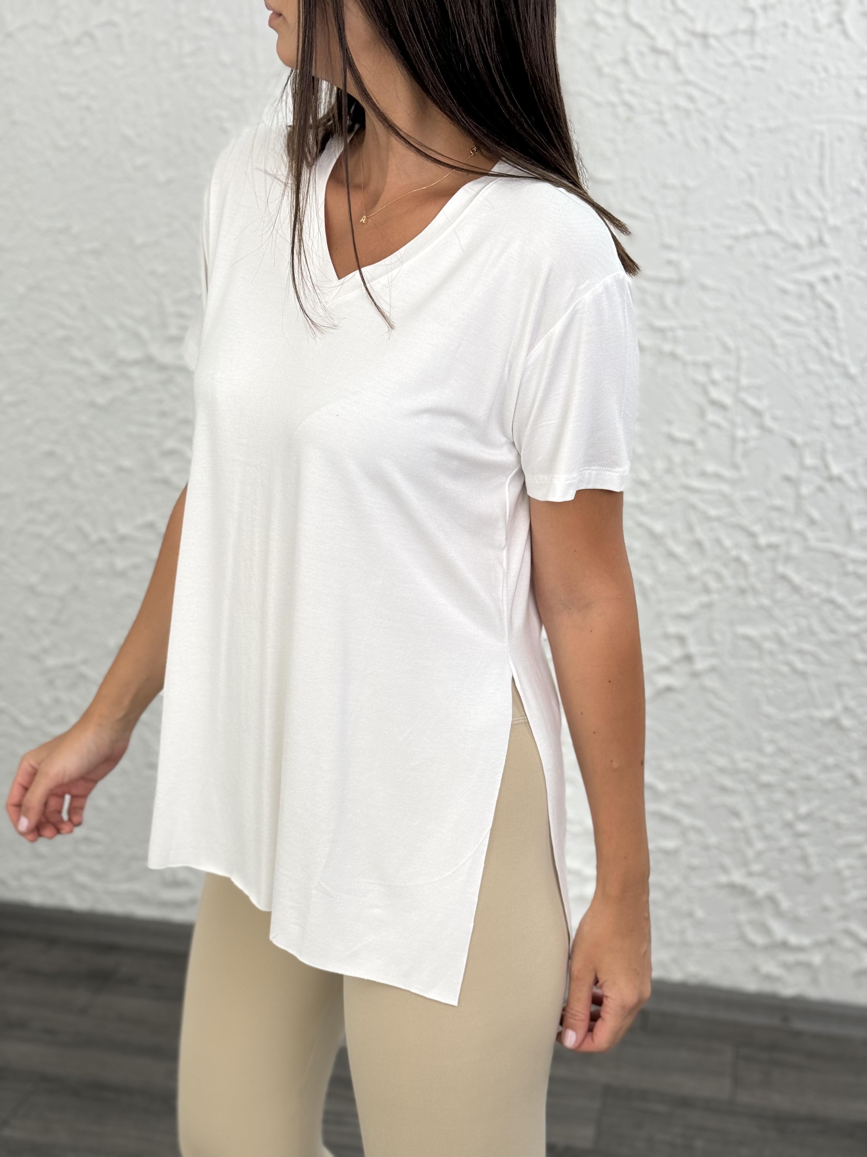 SİRA V YAKA BEYAZ TİŞÖRT