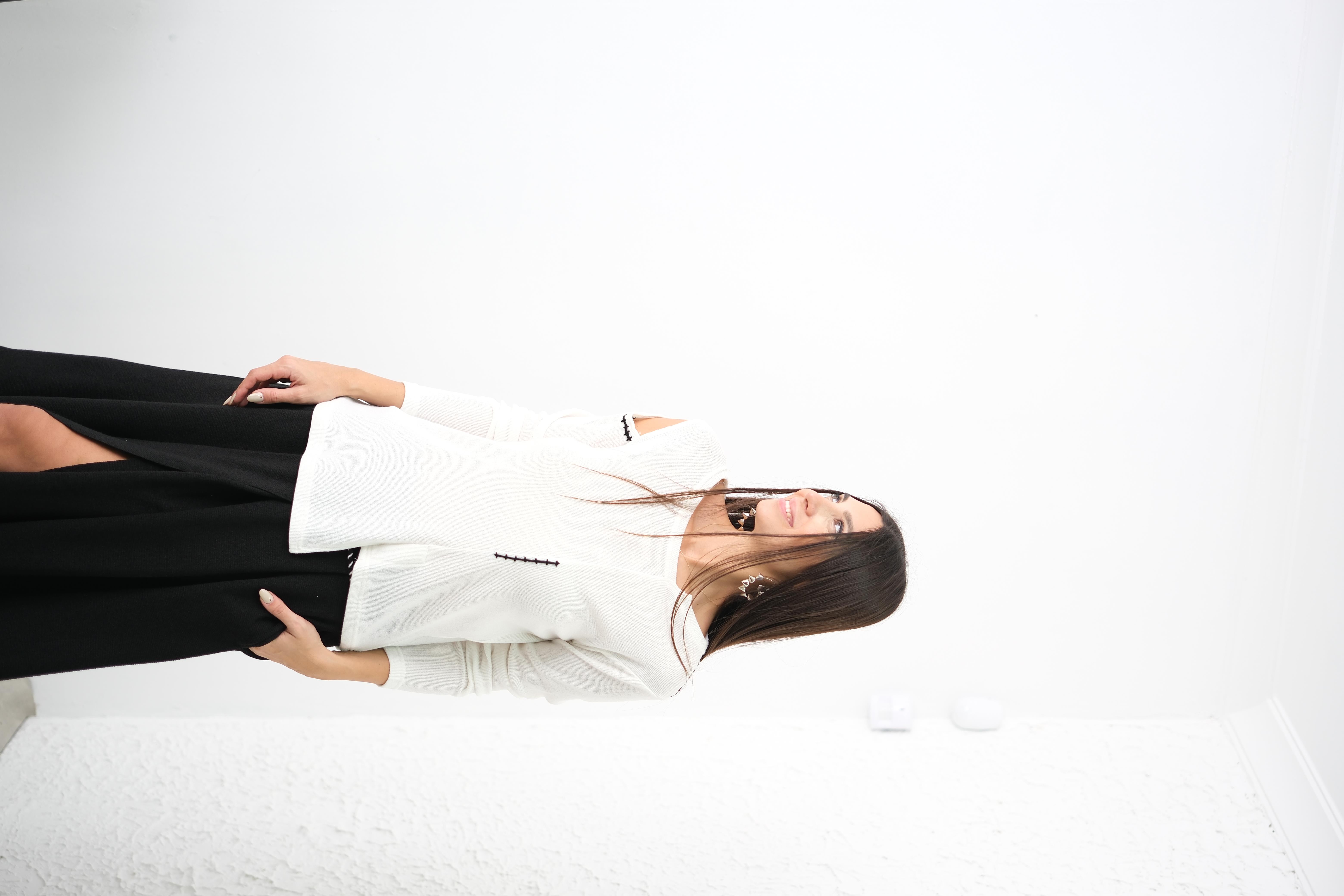 TENDY OMUZ DETAYLI BEYAZ TRİKO