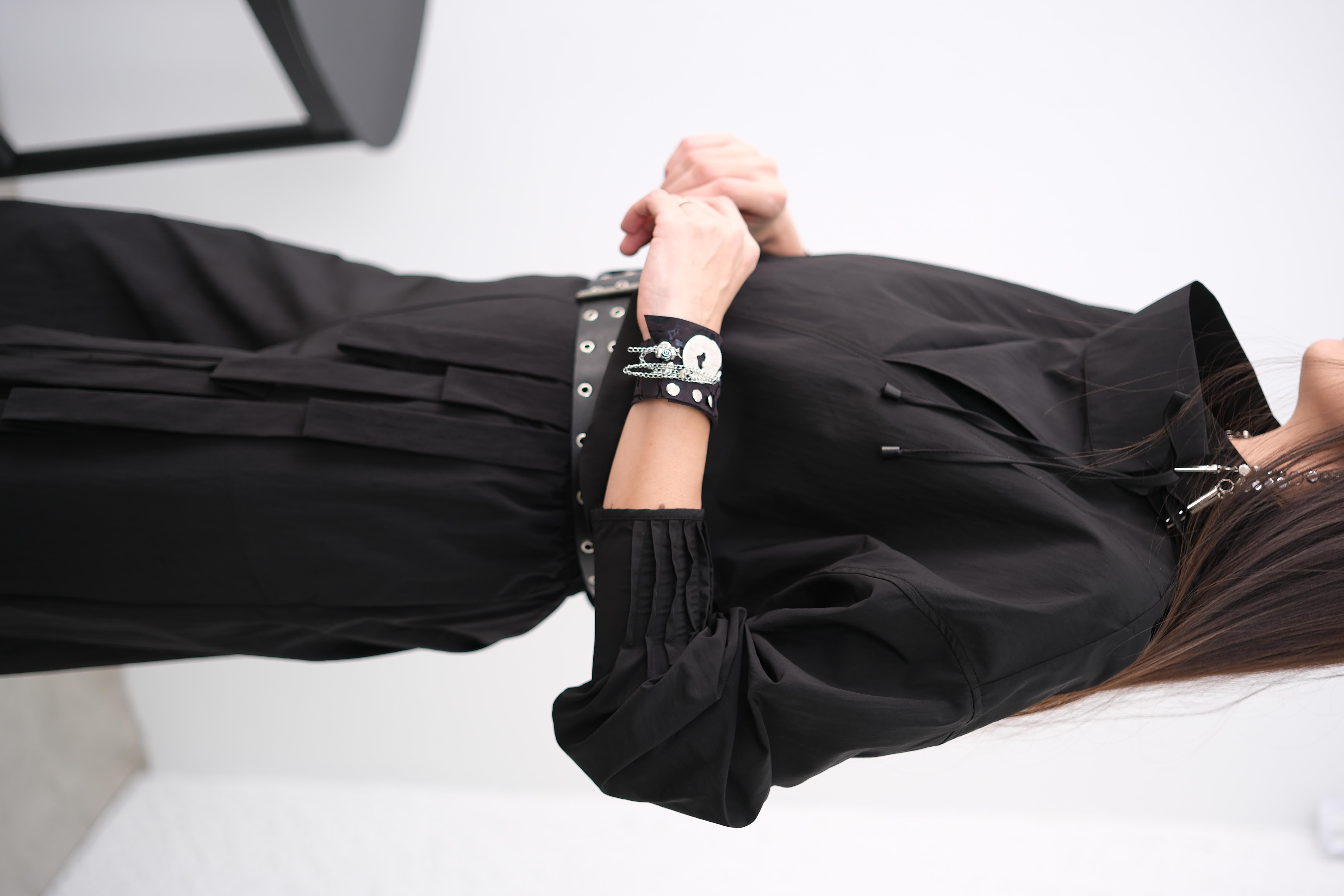 VALENTİ YAKA DETAYLI SİYAH GÖMLEK