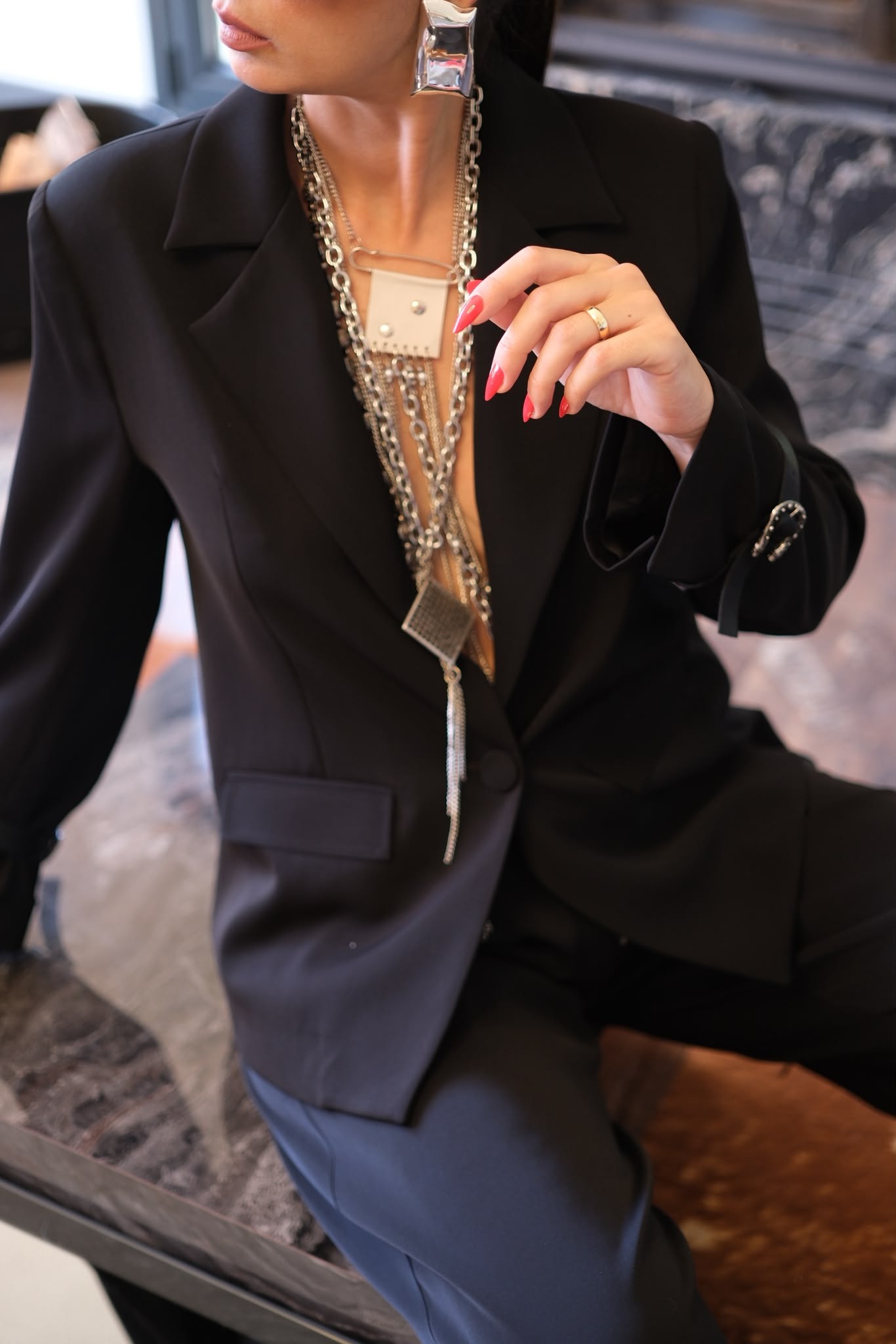 VOGUE KEMER DETAYLI SİYAH BLAZER