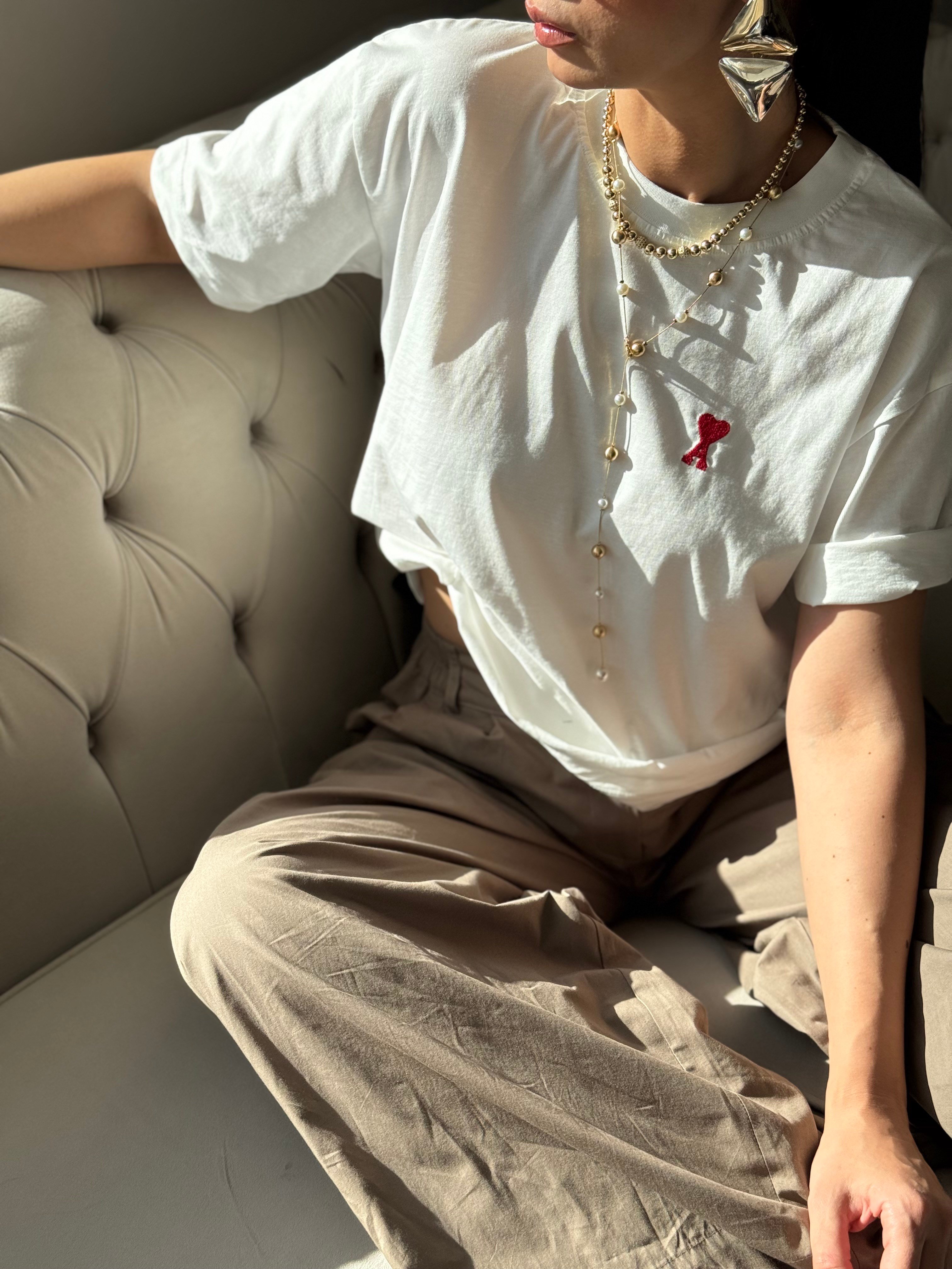 AMİ GÖĞÜS NAKIŞLI BEYAZ T-SHIRT