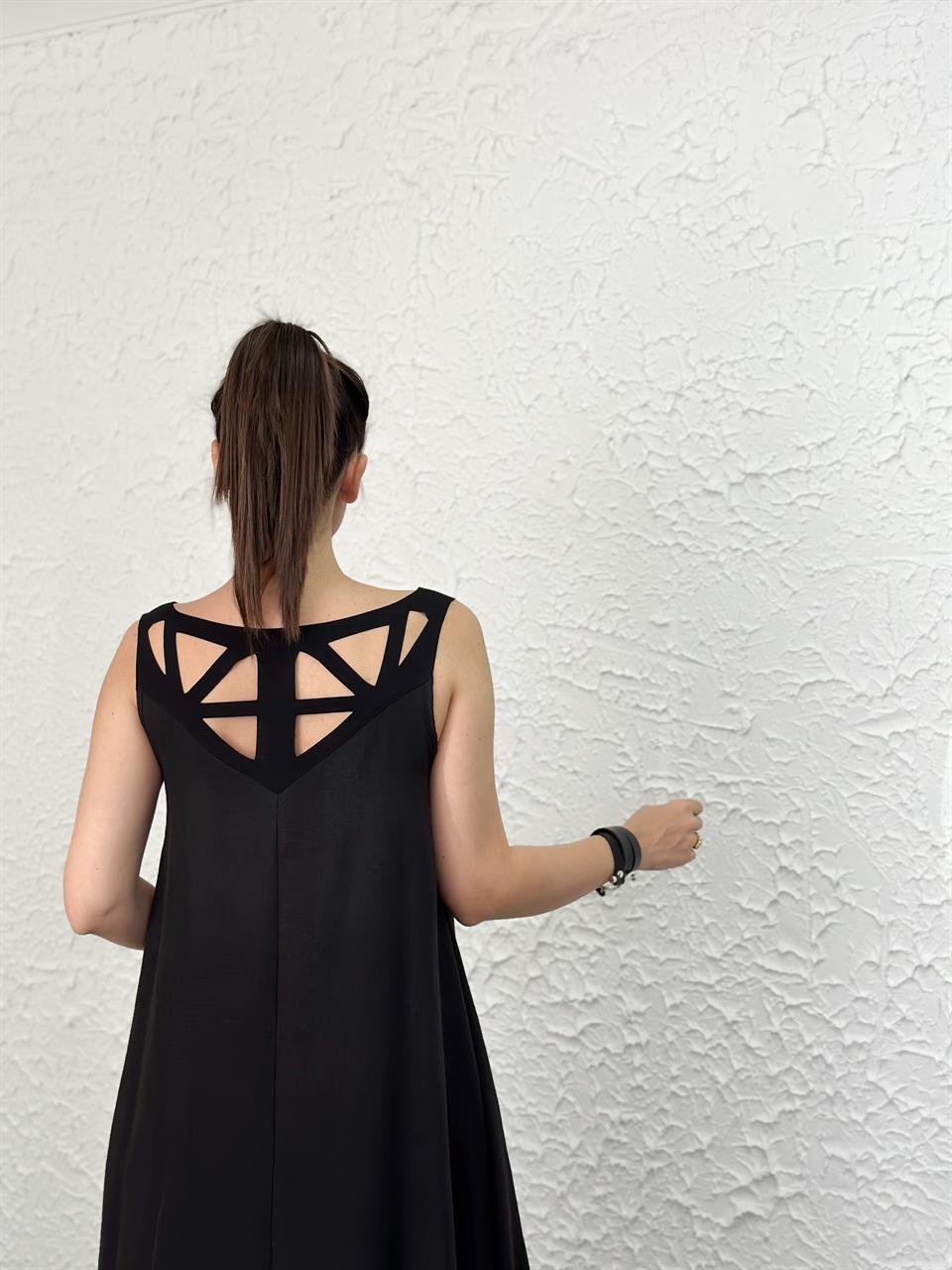 ART YAKA DETAYLI SİYAH ELBİSE