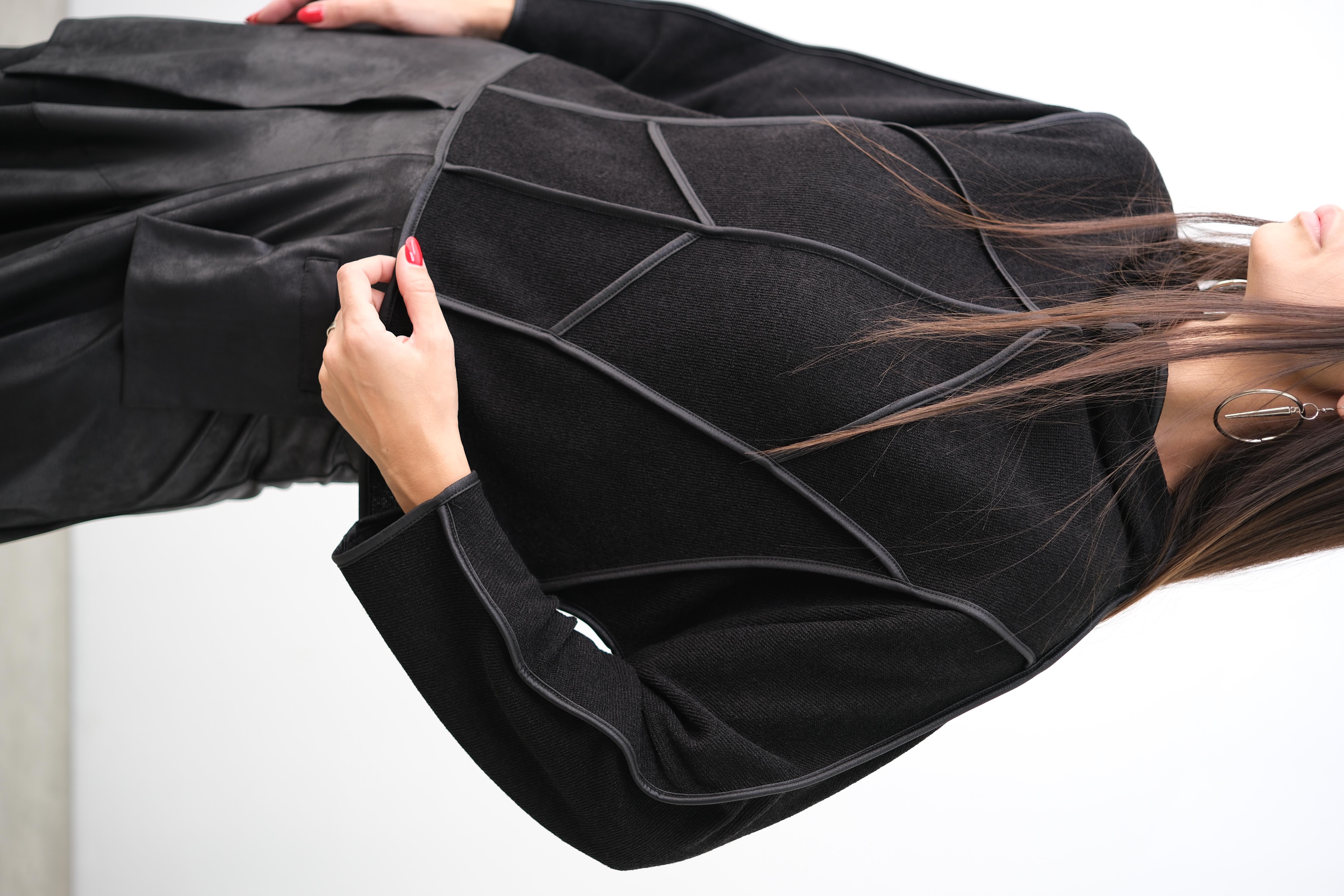 BALİ DERİ ŞERİTLİ SİYAH BLUZ