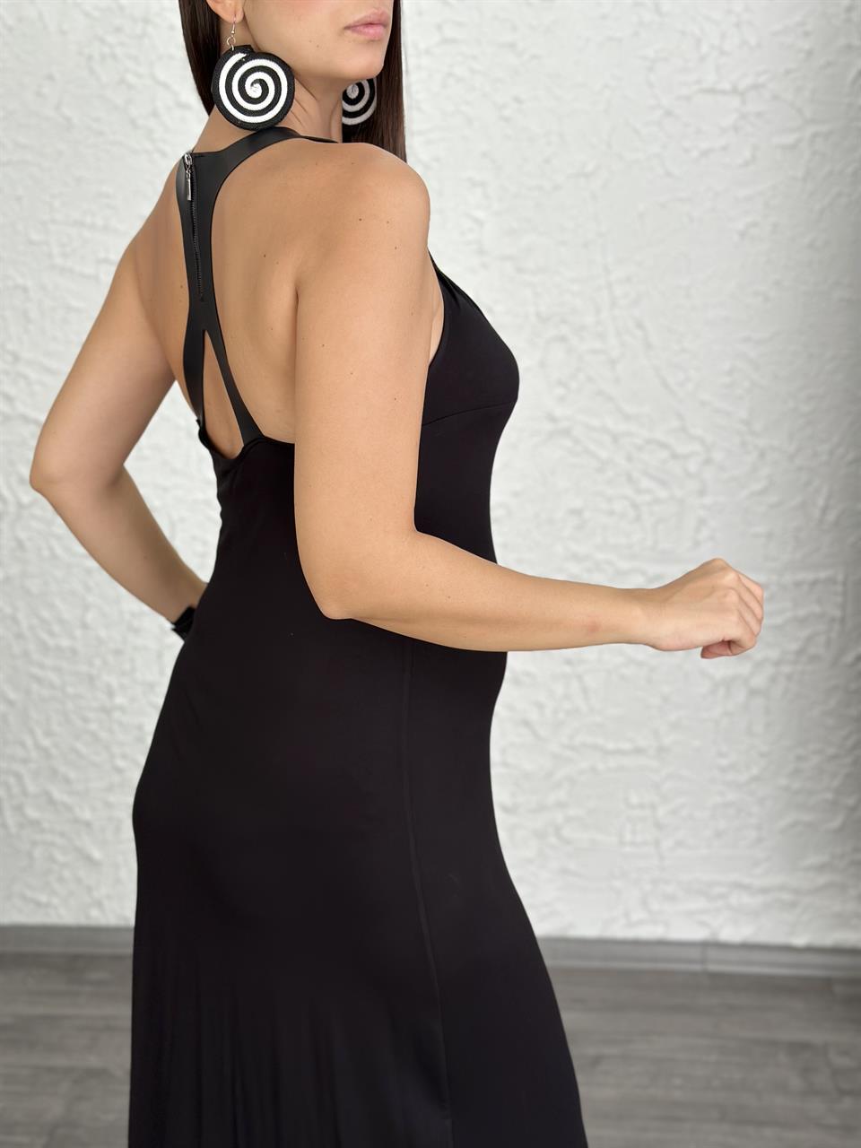 CALVİN YAKA DETAYLI MAXİ SİYAH ELBİSE